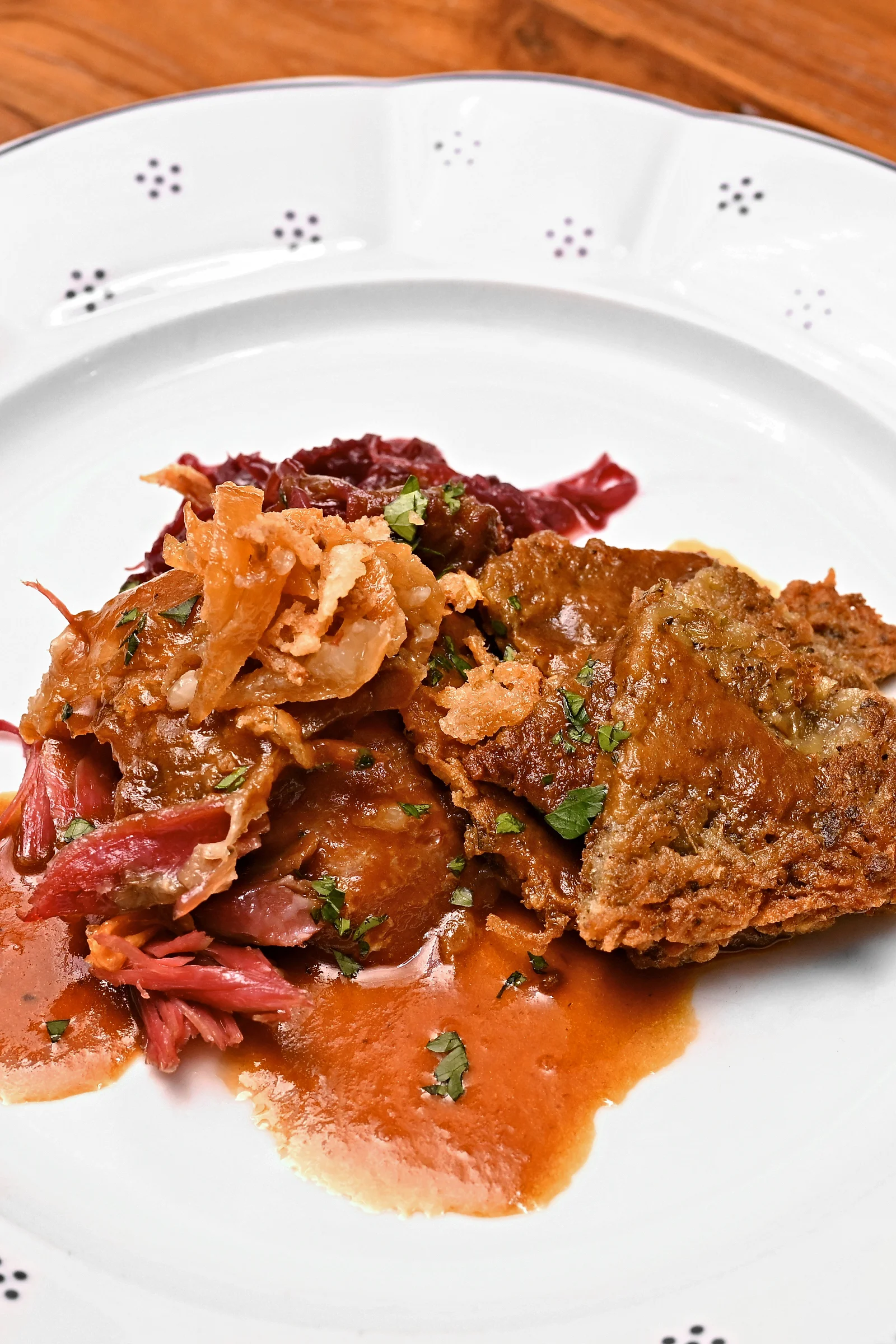 České all you can eat a pivo s folklórní hudbou: předkrmy, svíčková i kachna