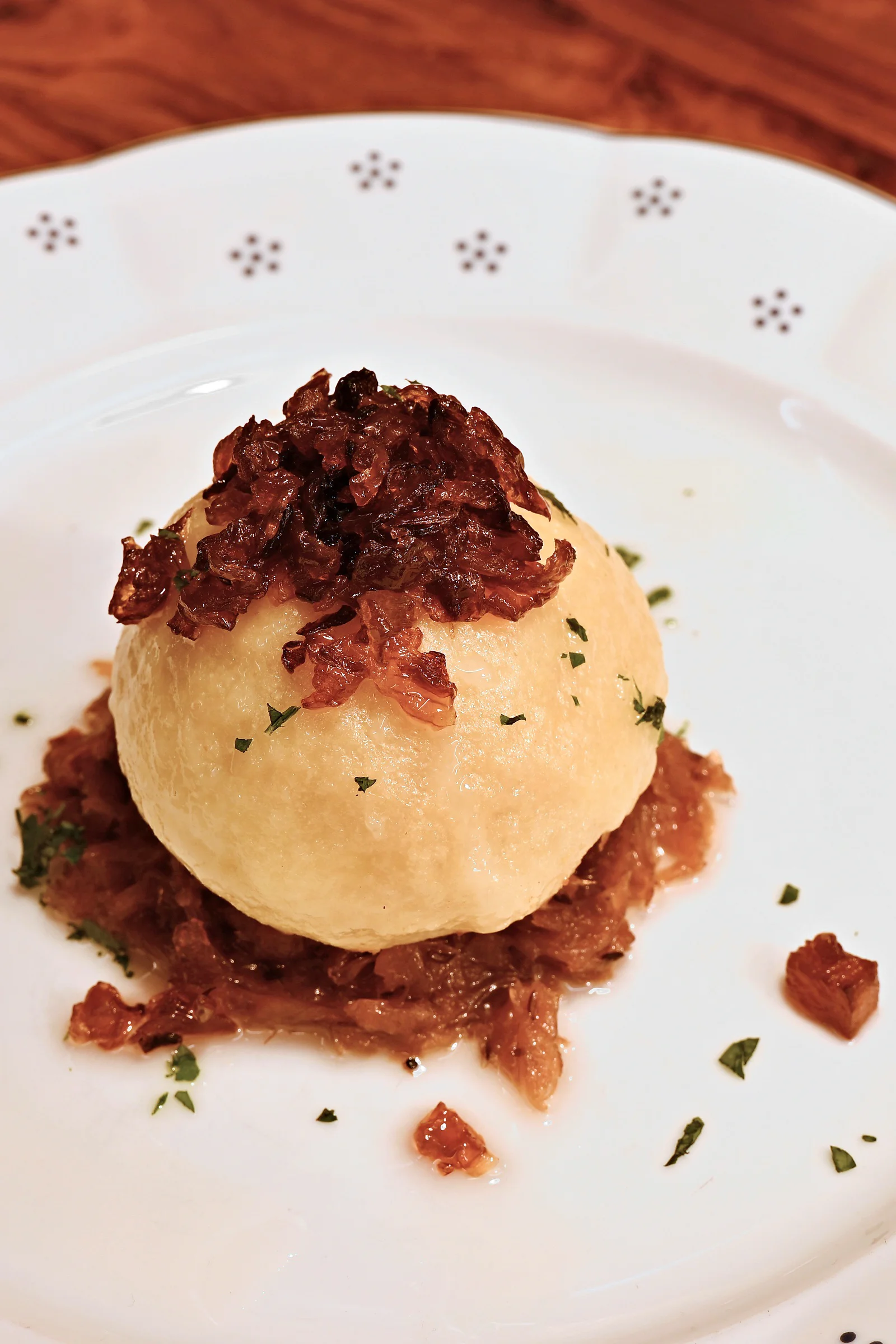 České all you can eat a pivo s folklórní hudbou: předkrmy, svíčková i kachna