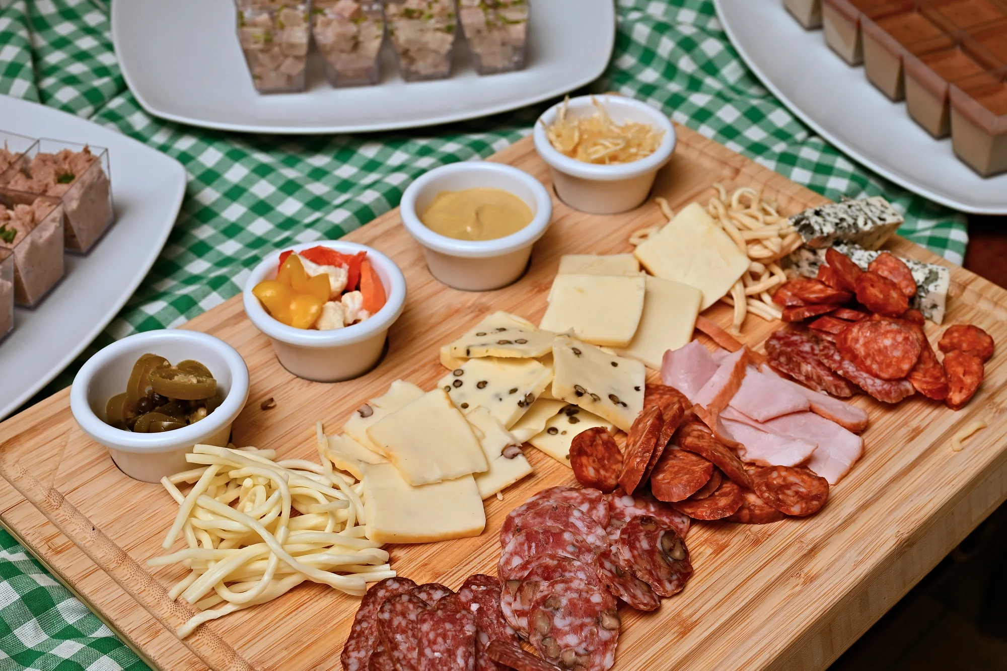 České all you can eat a pivo s folklórní hudbou: předkrmy, svíčková i kachna