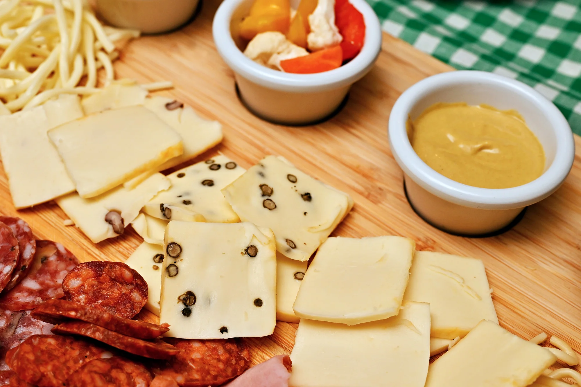 České all you can eat a pivo s folklórní hudbou: předkrmy, svíčková i kachna