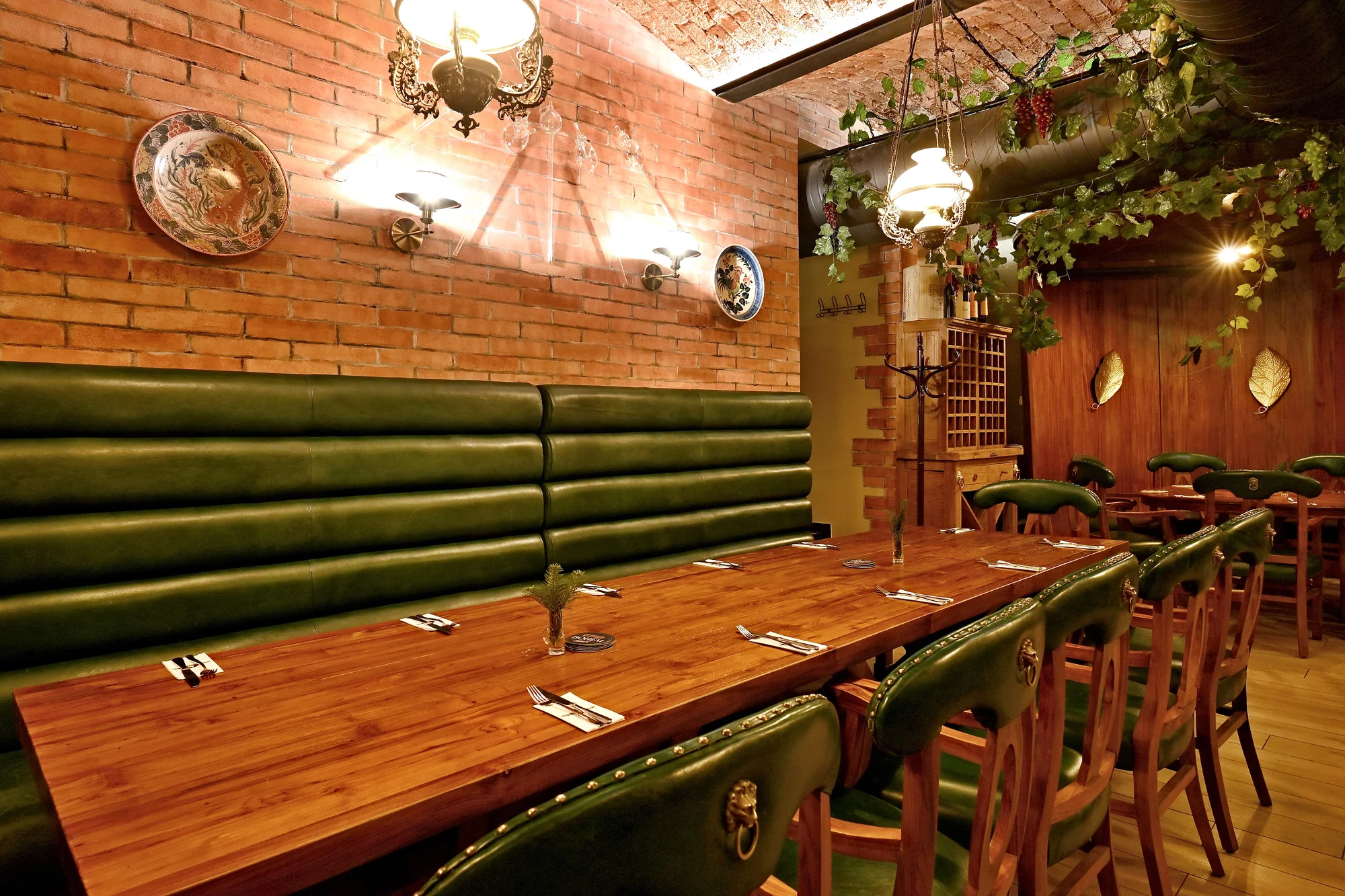 České all you can eat a pivo s folklórní hudbou: předkrmy, svíčková i kachna