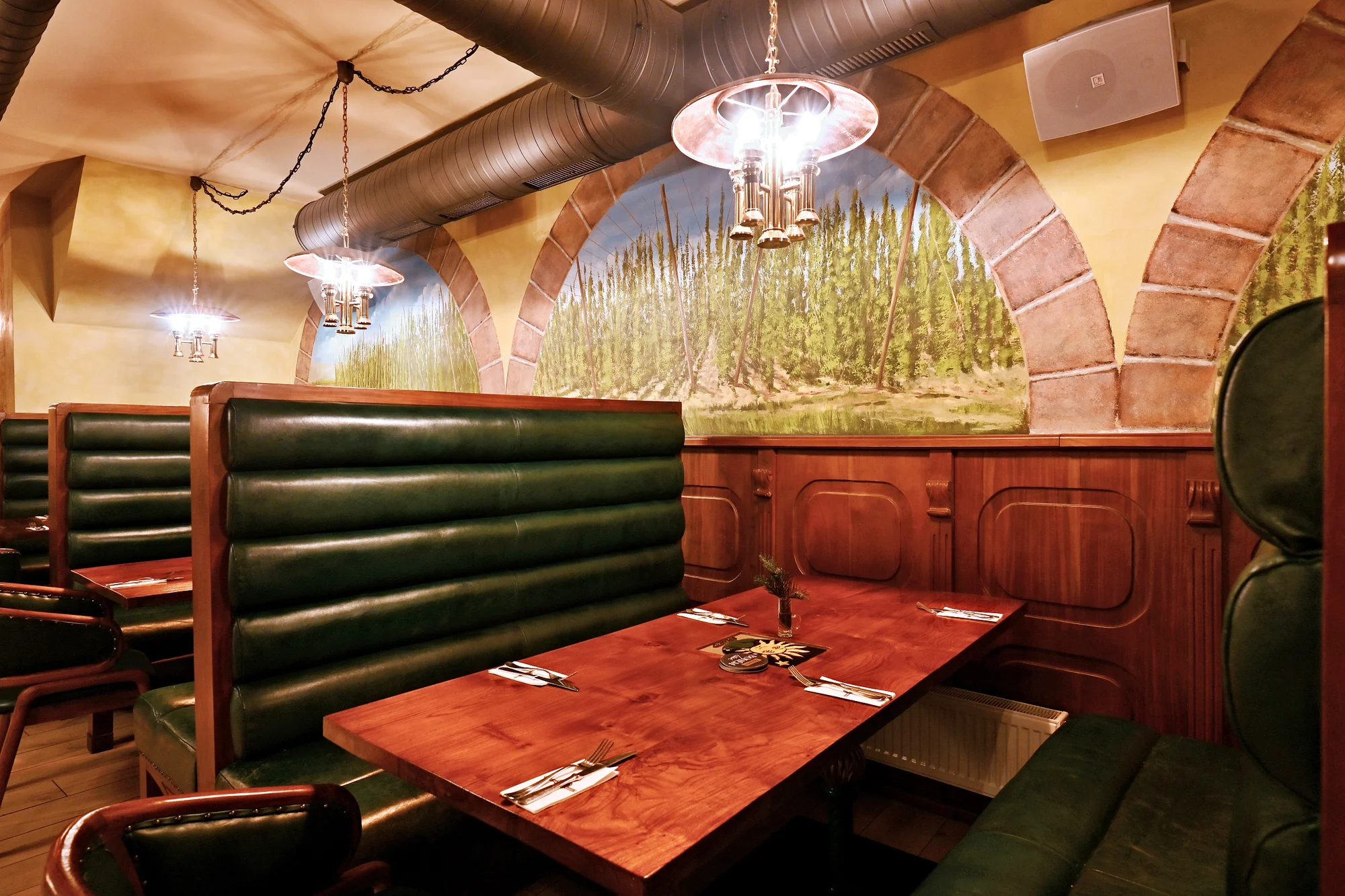 České all you can eat a pivo s folklórní hudbou: předkrmy, svíčková i kachna