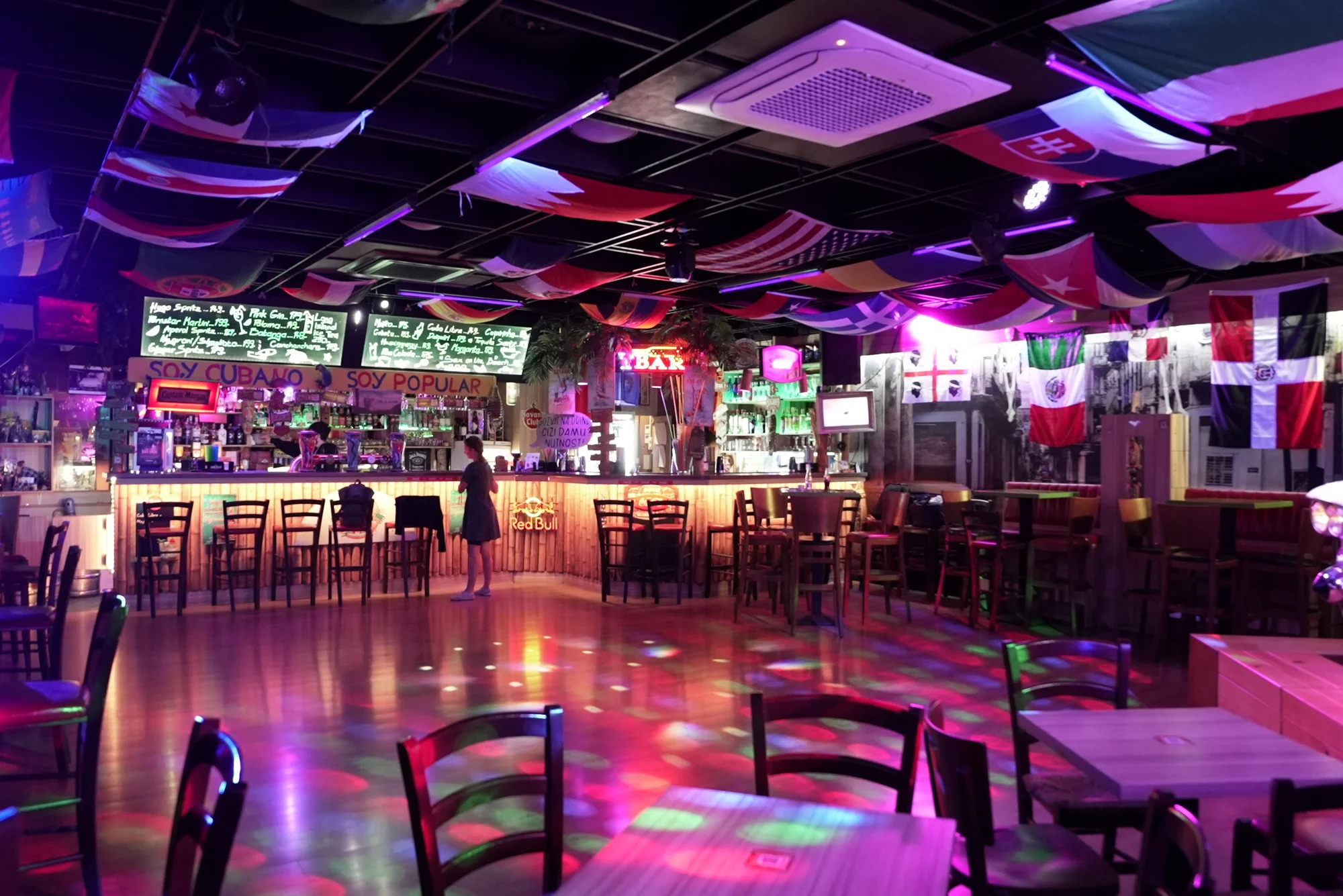 Kurz salsy s kubánským lektorem Leandrem Jiménezem pro začátečníky i pokročilé