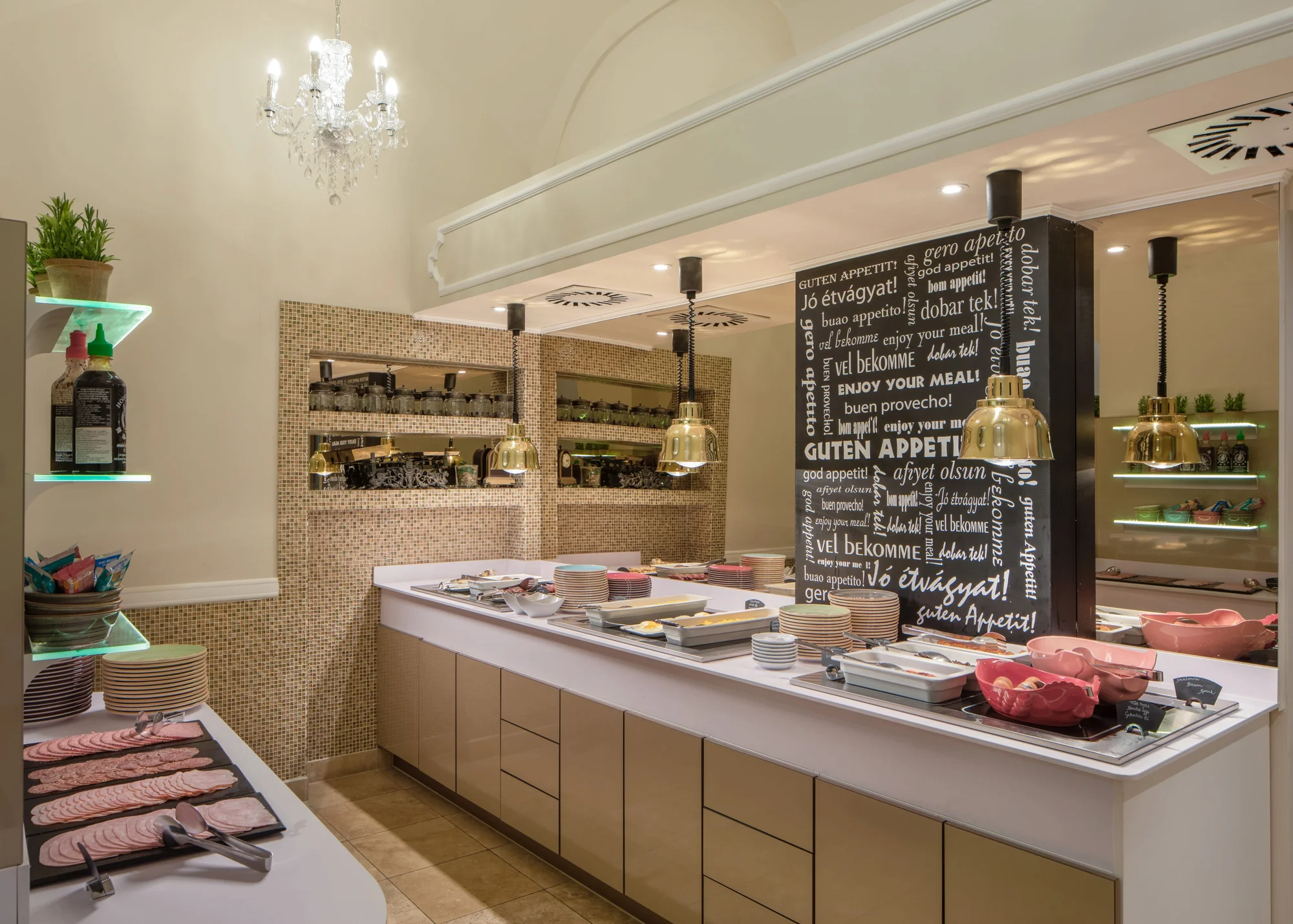 Romantický wellness pobyt v historickém hotelu na severu Maďarska s polopenzí a masáží