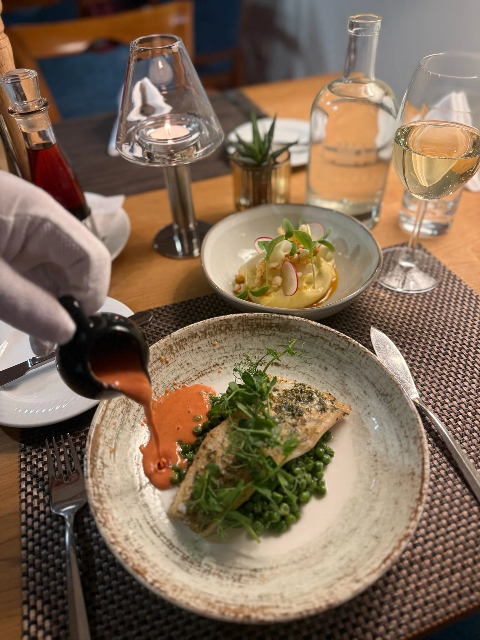 Smlsněte si: čtyřchodové menu s vínem v restauraci La Cave pro 1 či 2 osoby