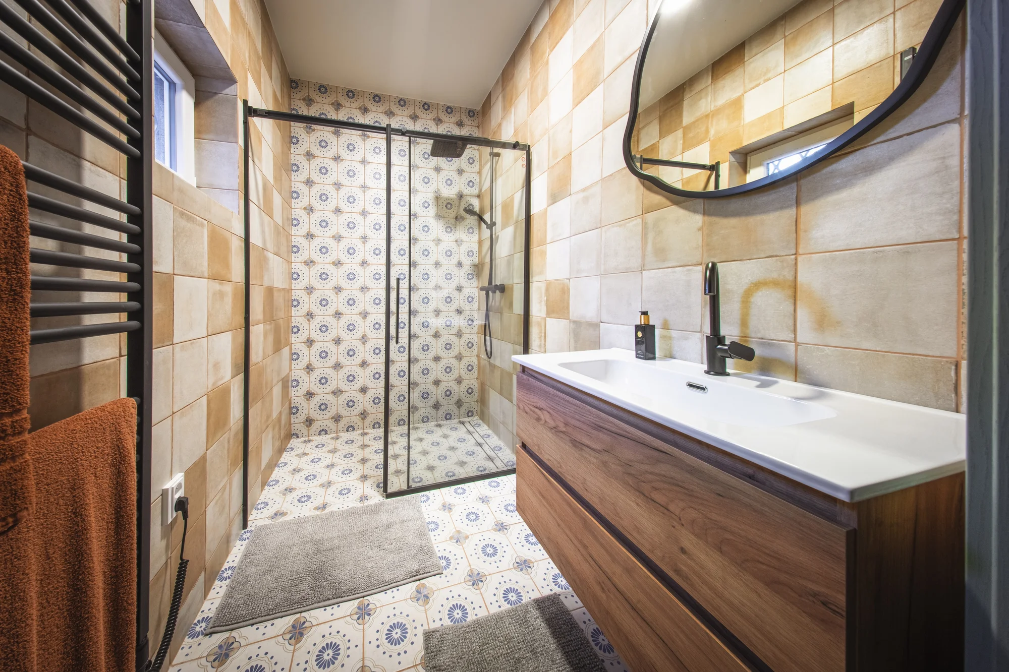 Pobyt na jižní Moravě: vybavené jurty uprostřed vinice s terasou a ohništěm