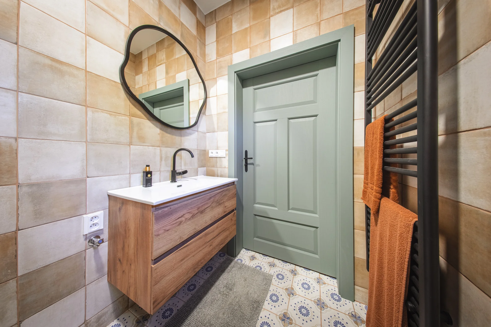 Pobyt na jižní Moravě: vybavené jurty uprostřed vinice s terasou a ohništěm