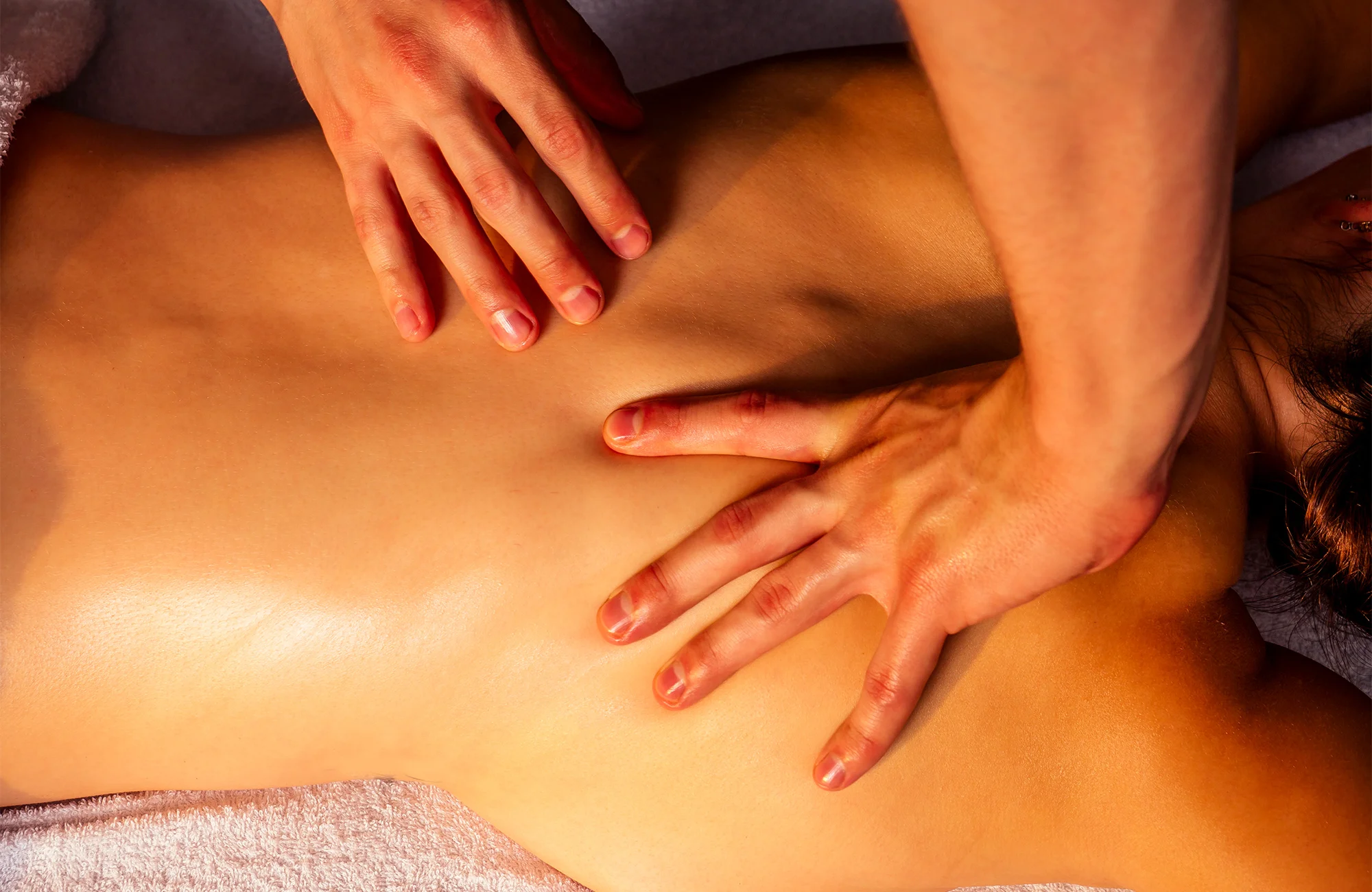 Masážní terapie pro vaši úlevu: proti migréně, rituál Crown Therapy, baňkování a masáž zad