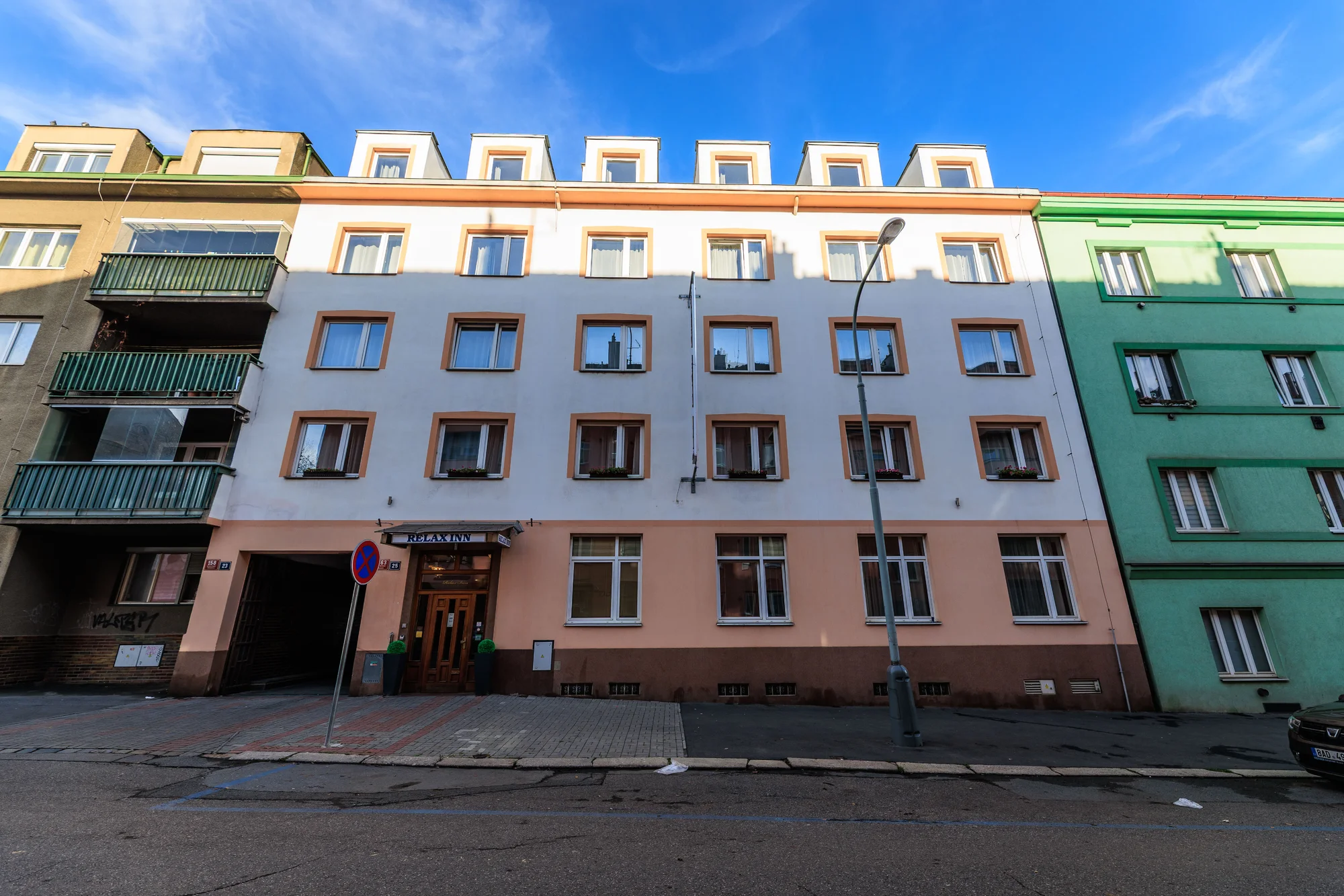 Odpočinek v Praze pro dva: hotel se snídaní a privátním wellness, 2 km od O2 areny