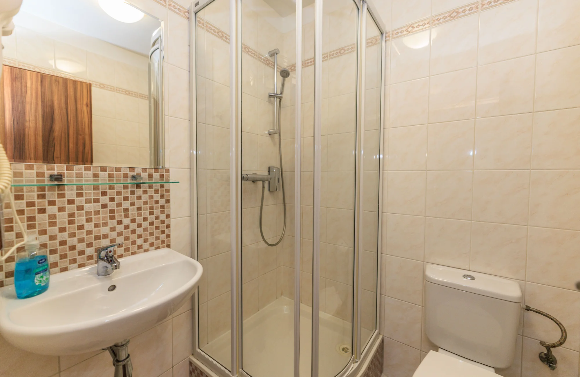 Odpočinek v Praze pro dva: hotel se snídaní a privátním wellness, 2 km od O2 areny