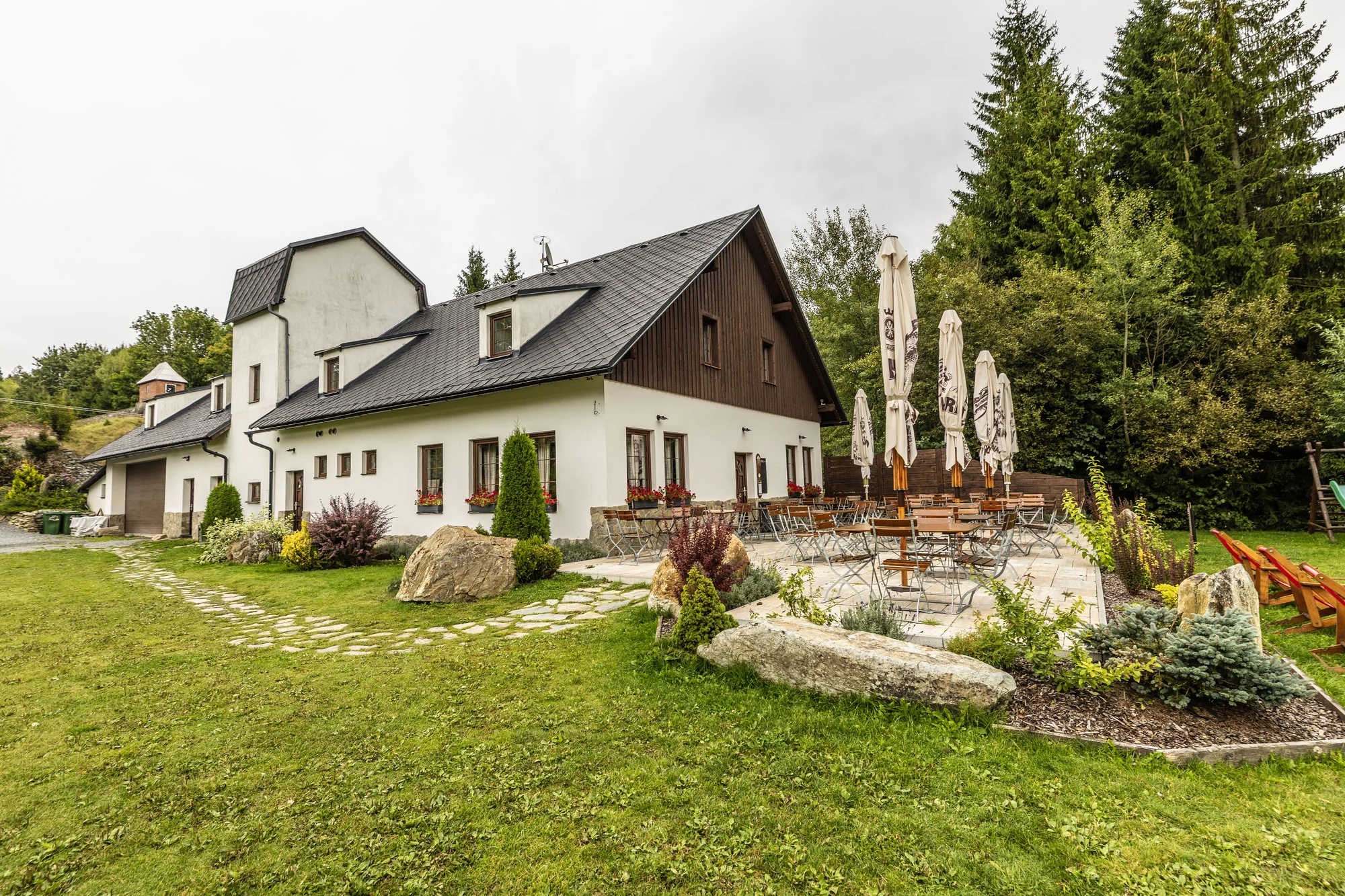 Apartmány na horské chatě v Jeseníkách vč. domácí stravy a neomezeného wellness s bazénem