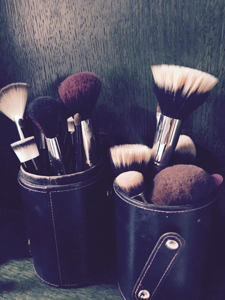 Kompletní proměna vizáže za 2 hodiny: péče o pleť, vlasový styling i denní líčení