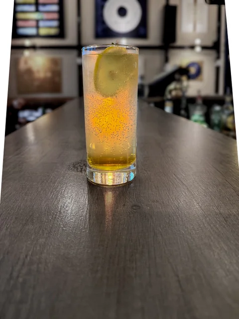 Připijte si na zdraví: osvěžující koktejl pro 1 i 2 osoby v kavárně s galerií