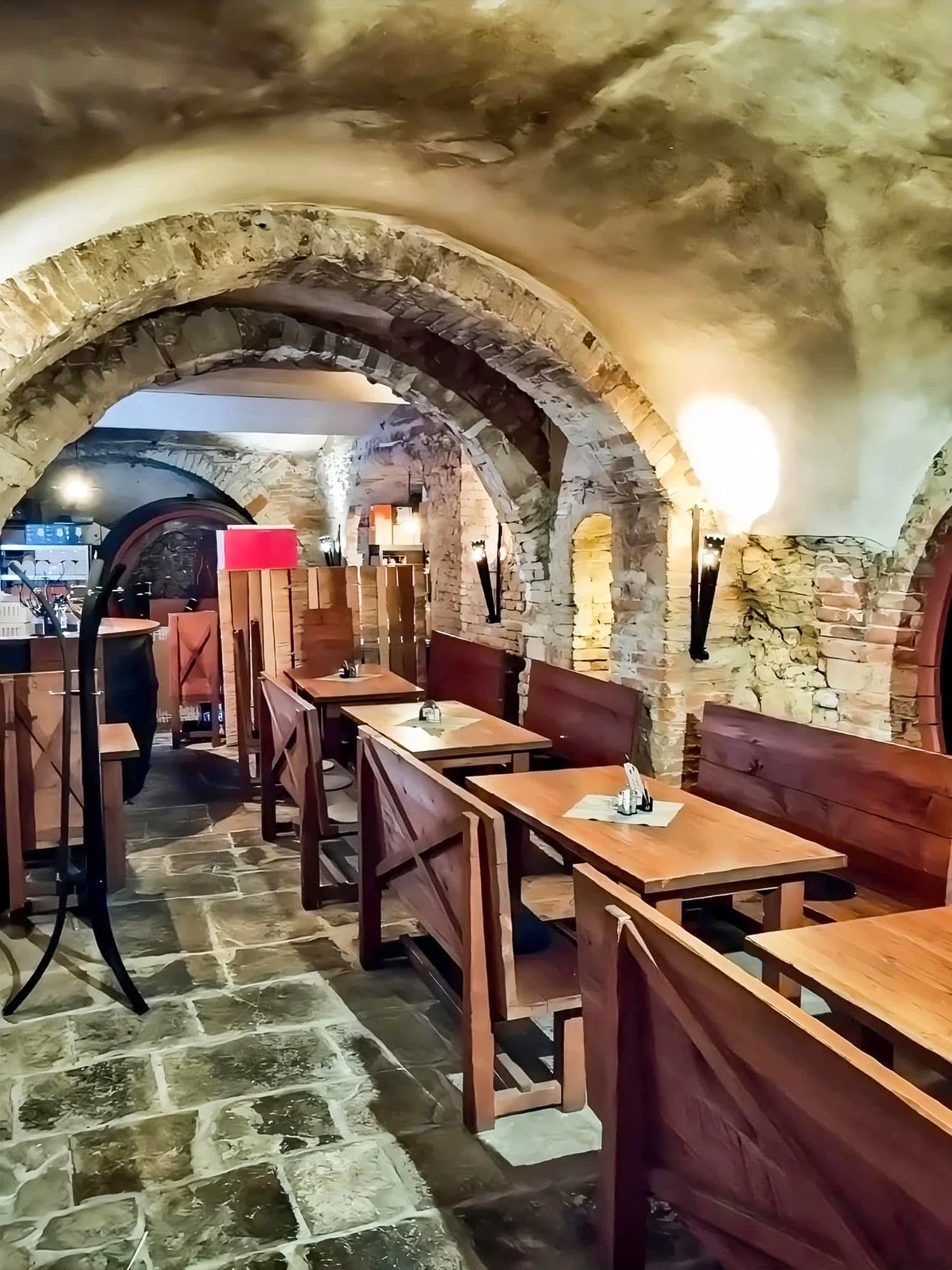 Voucher do restaurace Vinný dvůr v centru Mělníka, 500–1500 Kč