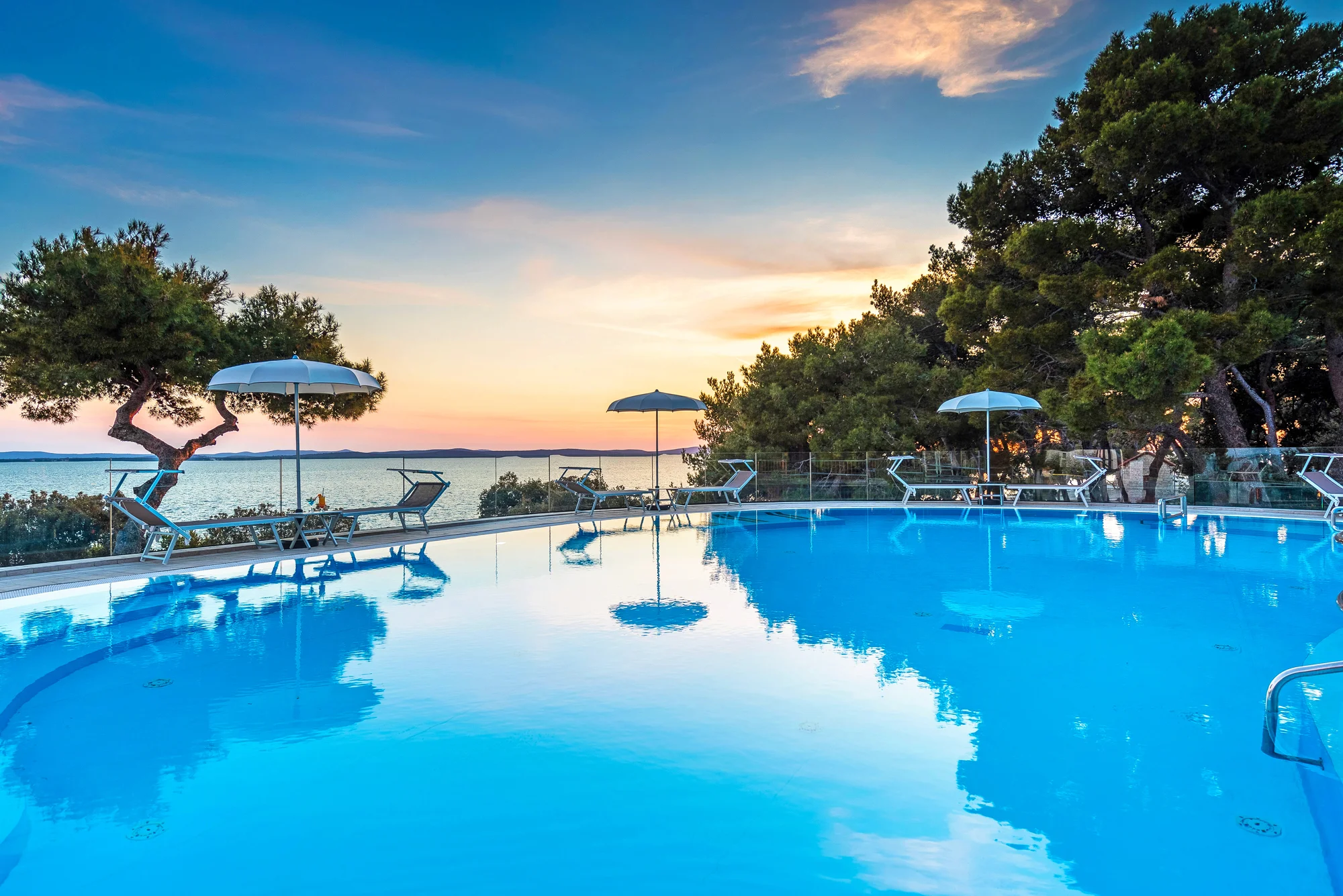 4* hotel v Petrčane u Zadaru: hned u pláže, se snídaní či polopenzí a neomezeným wellness