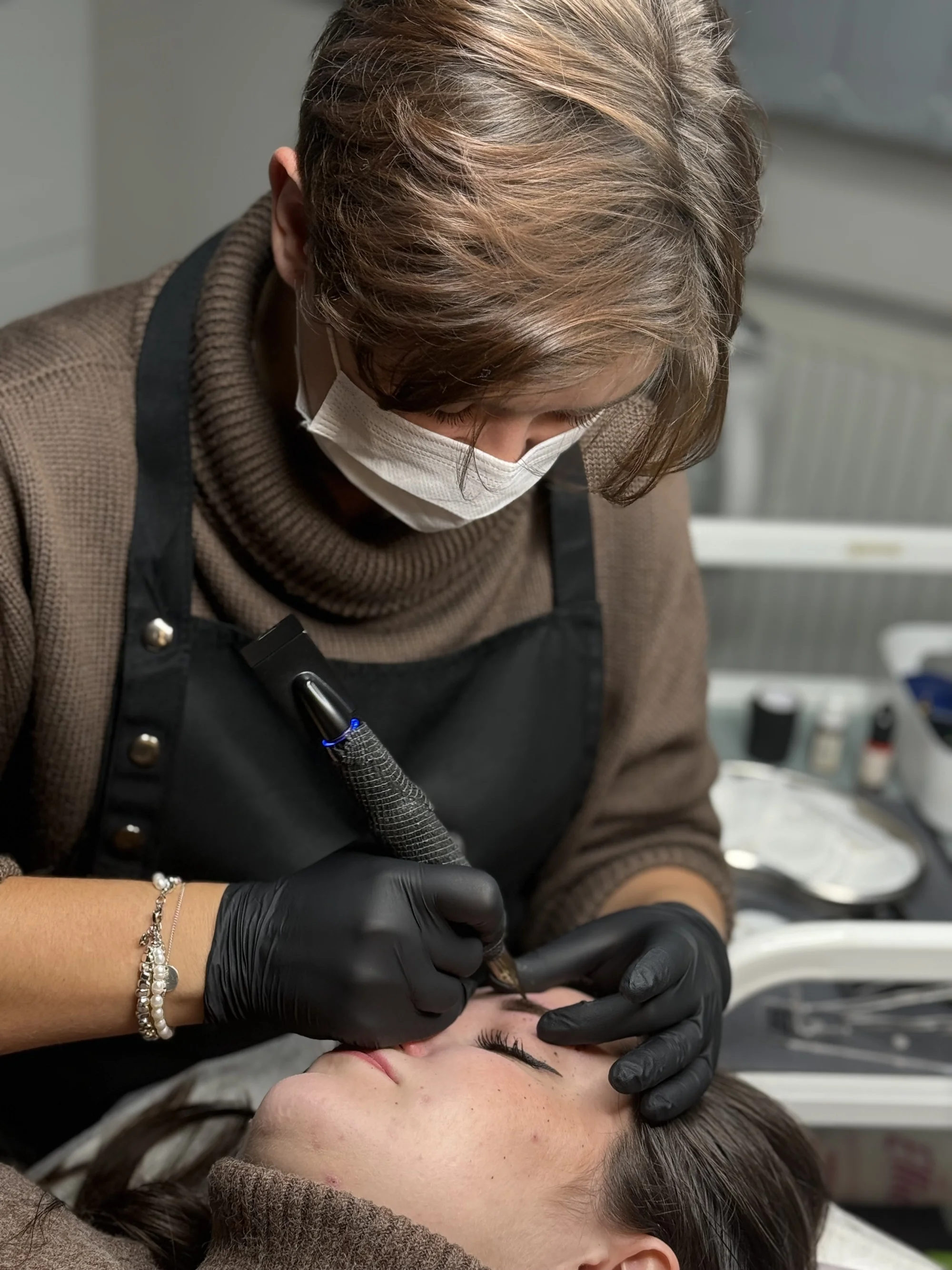 Perfektně upravená i bez líčidel: permanentní make-up obočí, očních linek či rtů, 60 minut