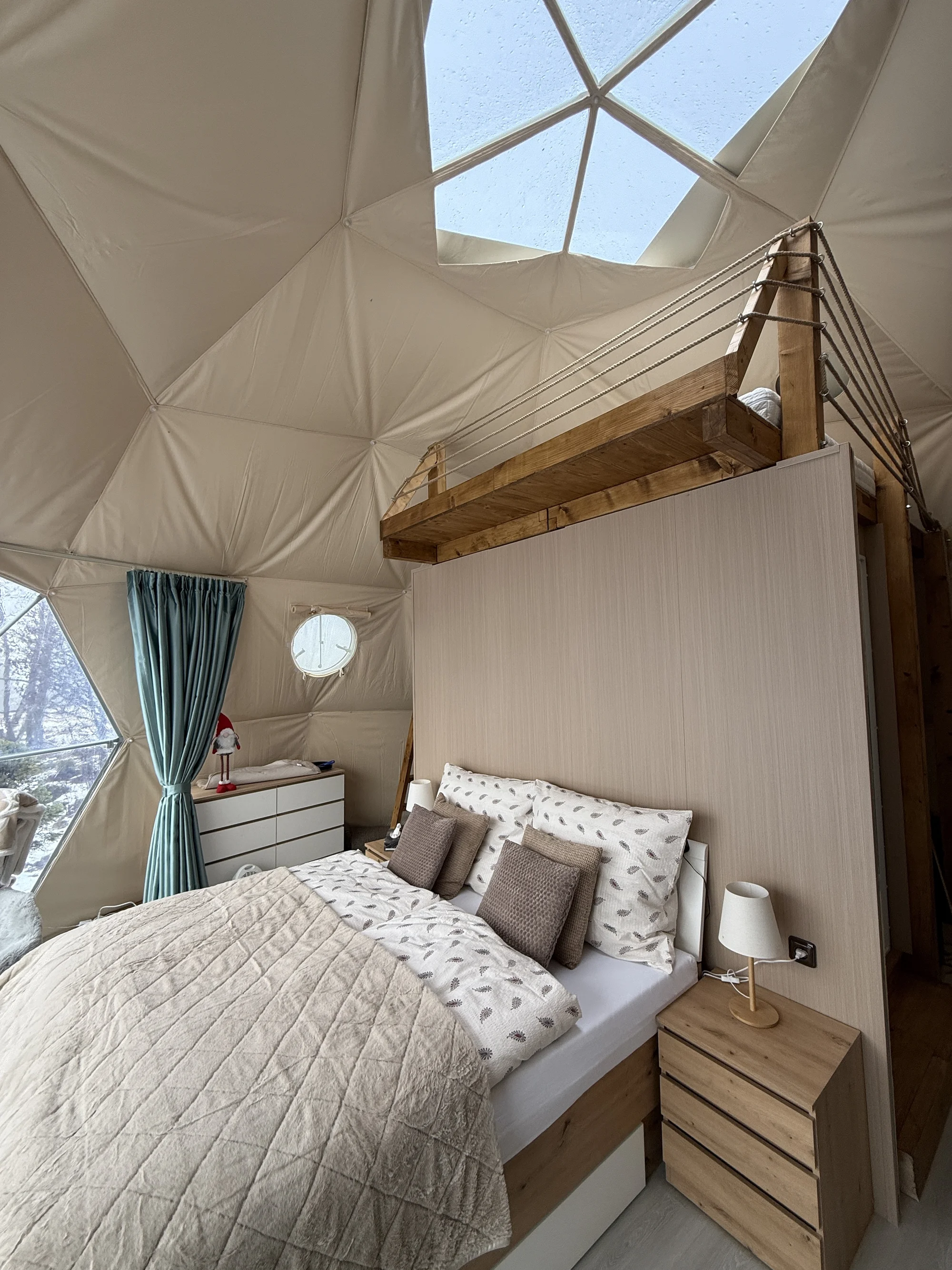 Glamping v Krušných horách: komfortně vybavený stan se saunou