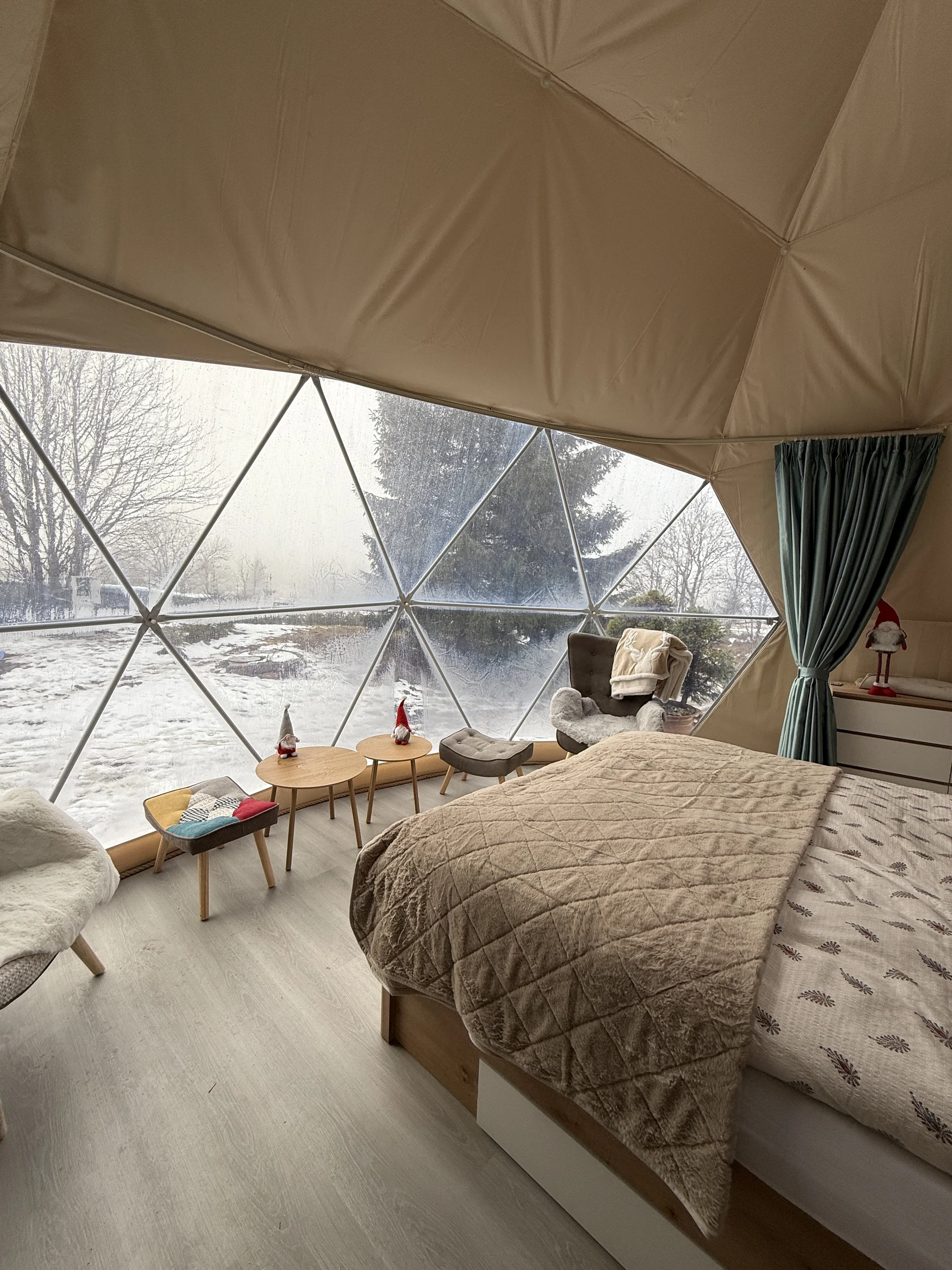 Glamping v Krušných horách: komfortně vybavený stan se saunou