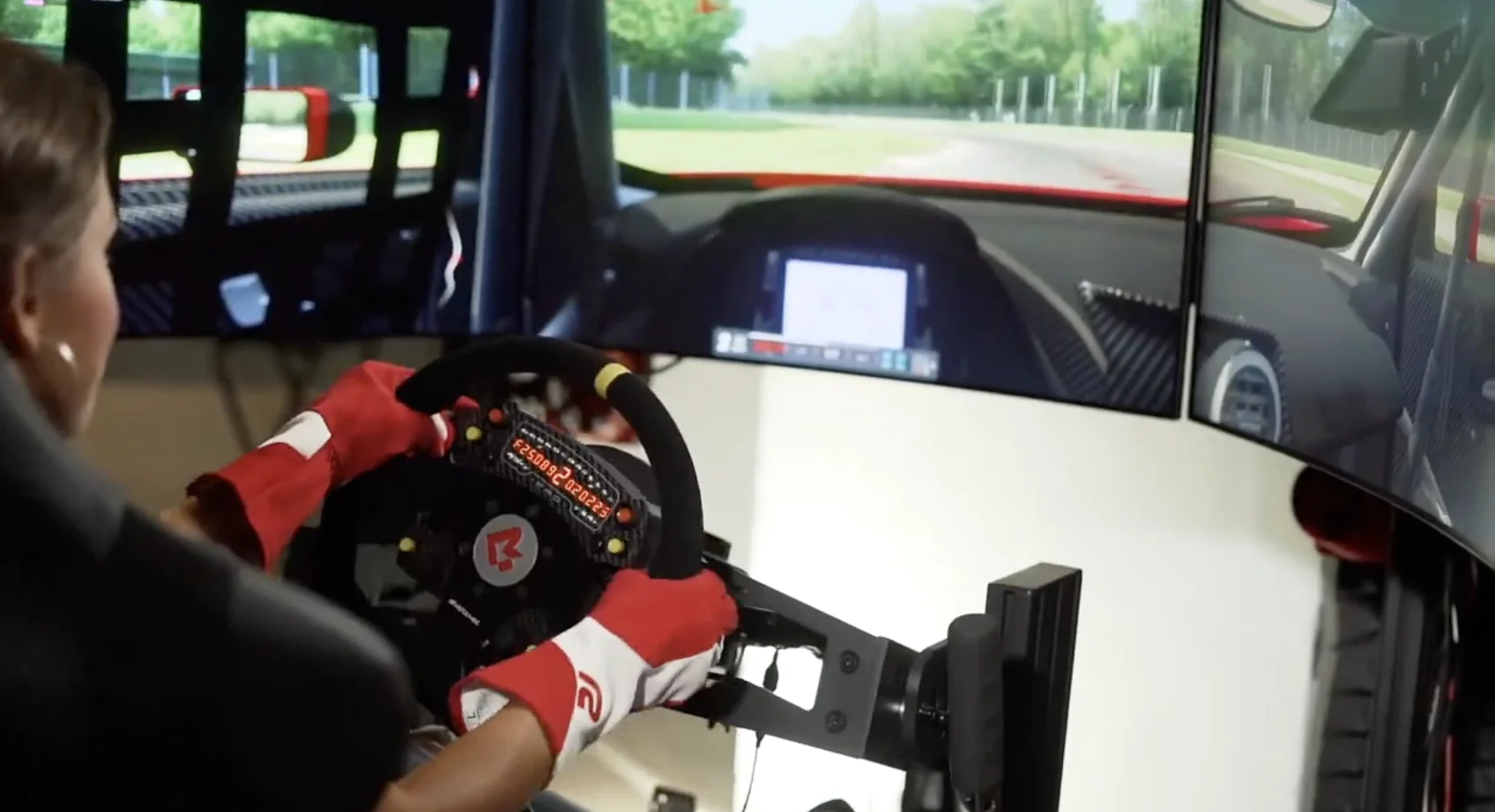 Poměřte své síly a rychlost: 60minutová jízda na závodních simulátorech, pro 1 až 6 osob