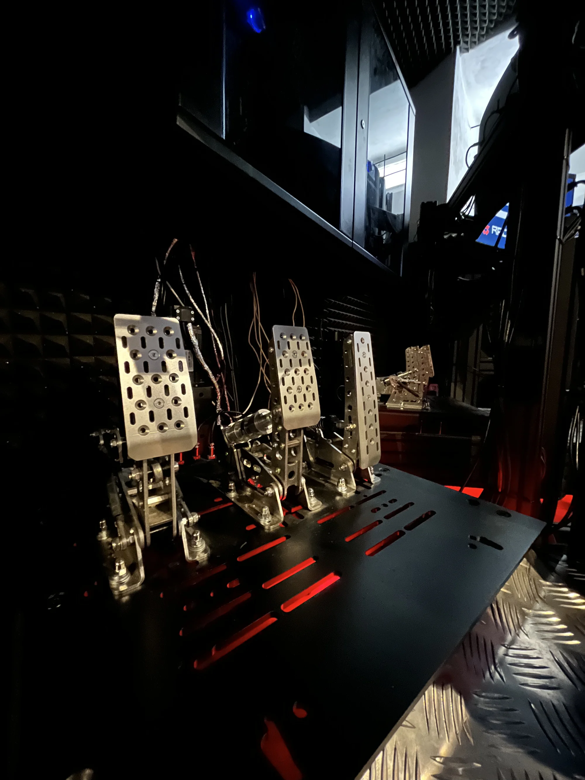 Poměřte své síly a rychlost: 60minutová jízda na závodních simulátorech, pro 1 až 6 osob