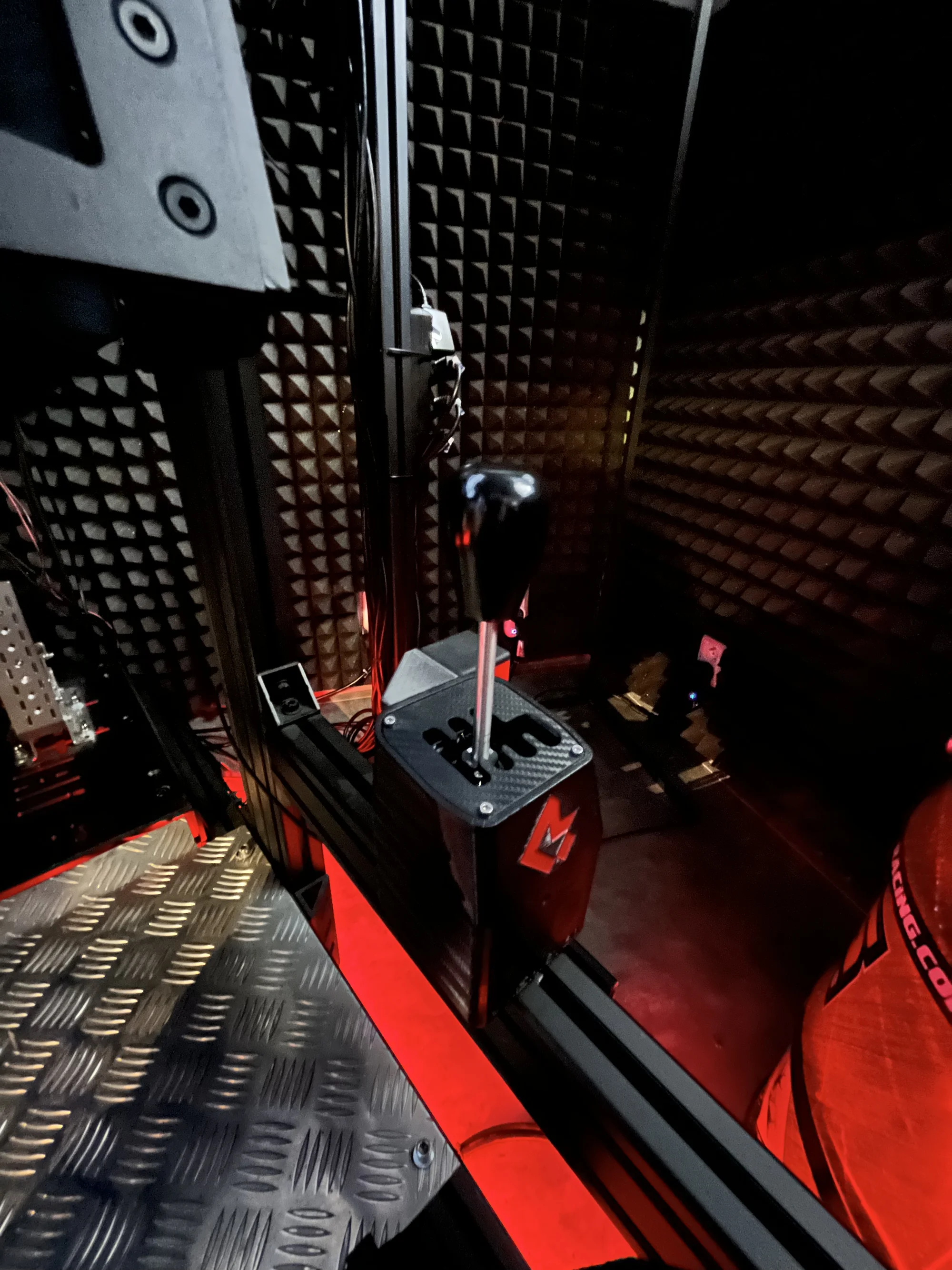 Poměřte své síly a rychlost: 60minutová jízda na závodních simulátorech, pro 1 až 6 osob