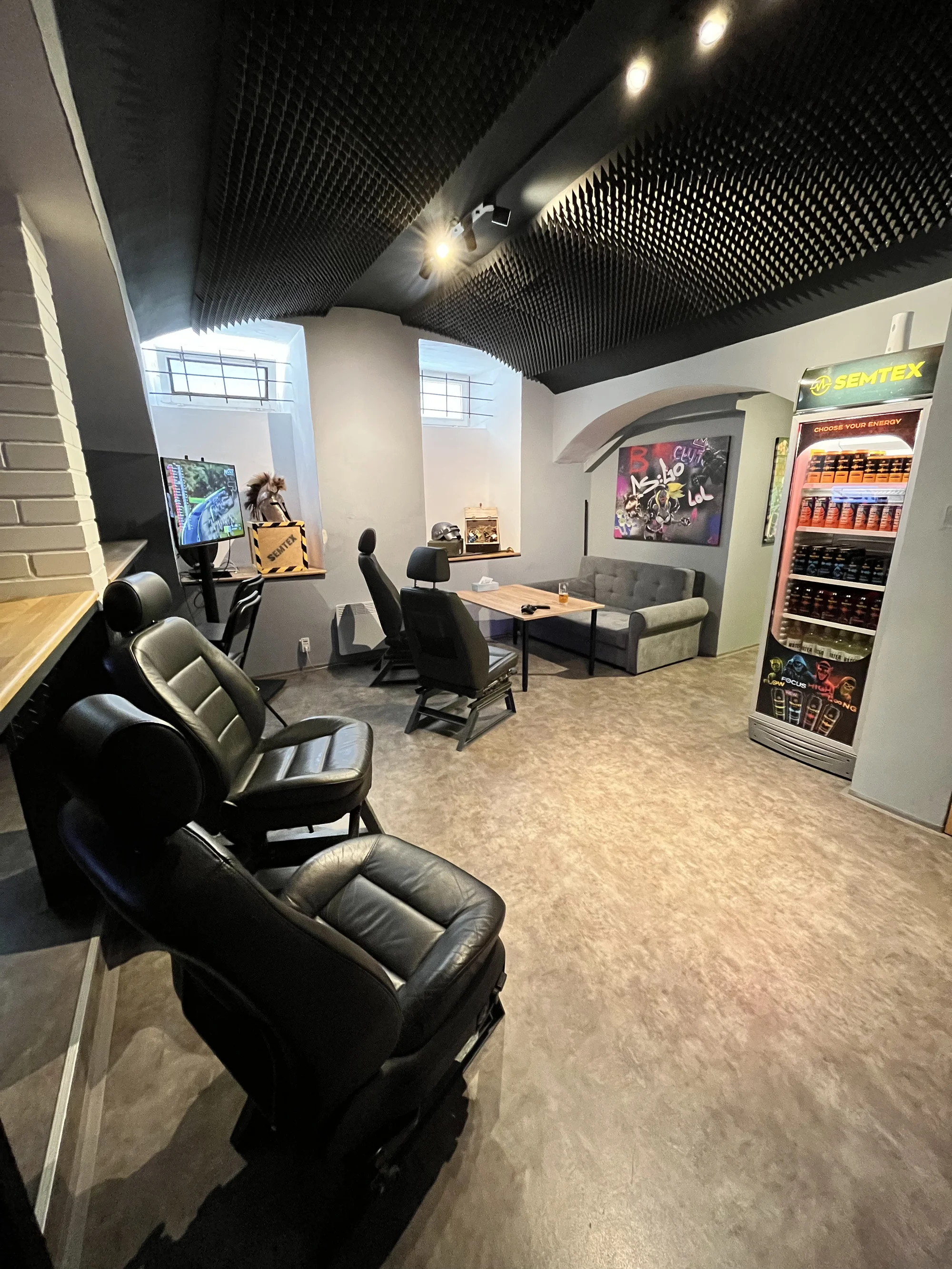 Poměřte své síly a rychlost: 60minutová jízda na závodních simulátorech, pro 1 až 6 osob