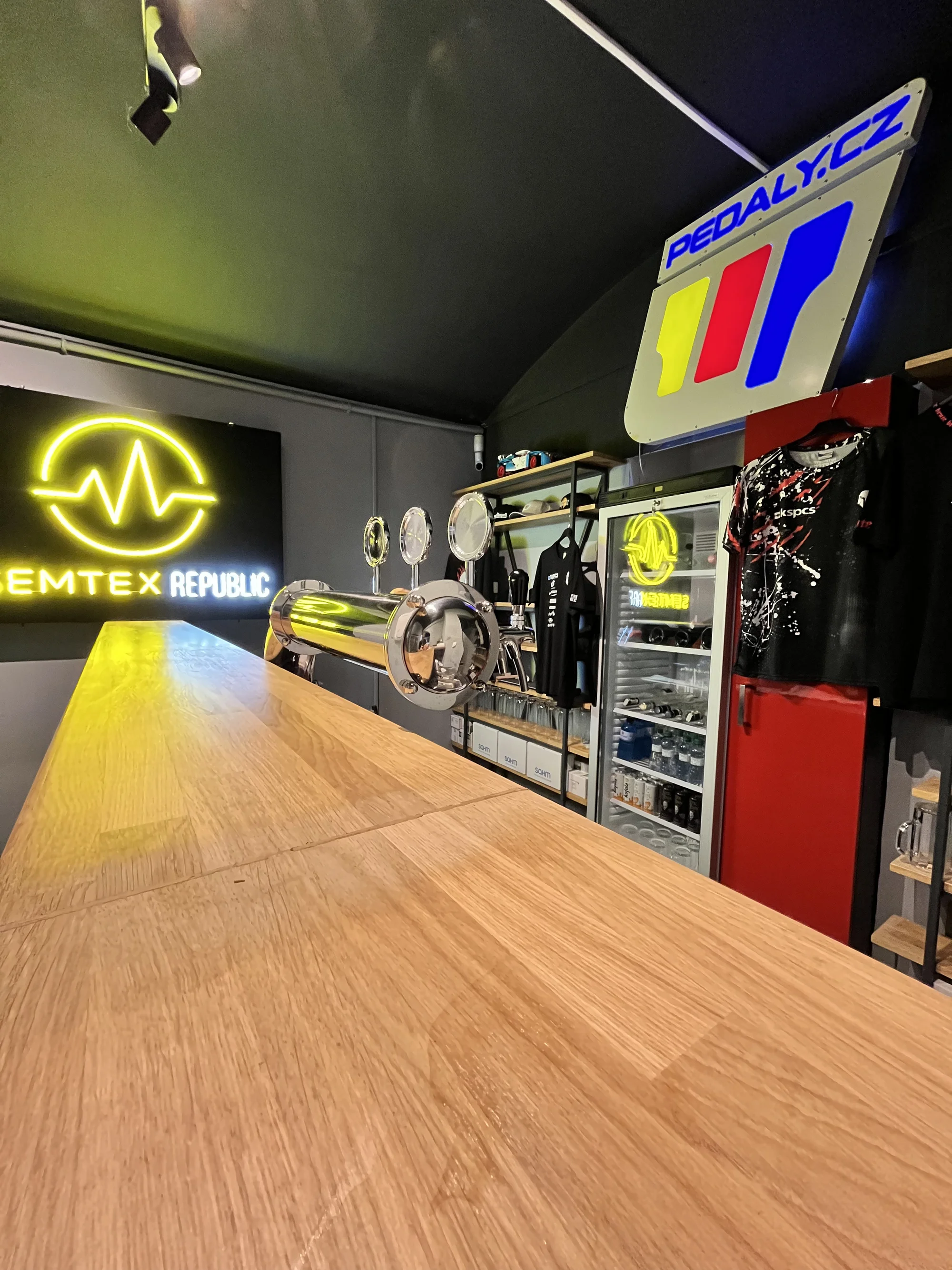 Poměřte své síly a rychlost: 60minutová jízda na závodních simulátorech, pro 1 až 6 osob