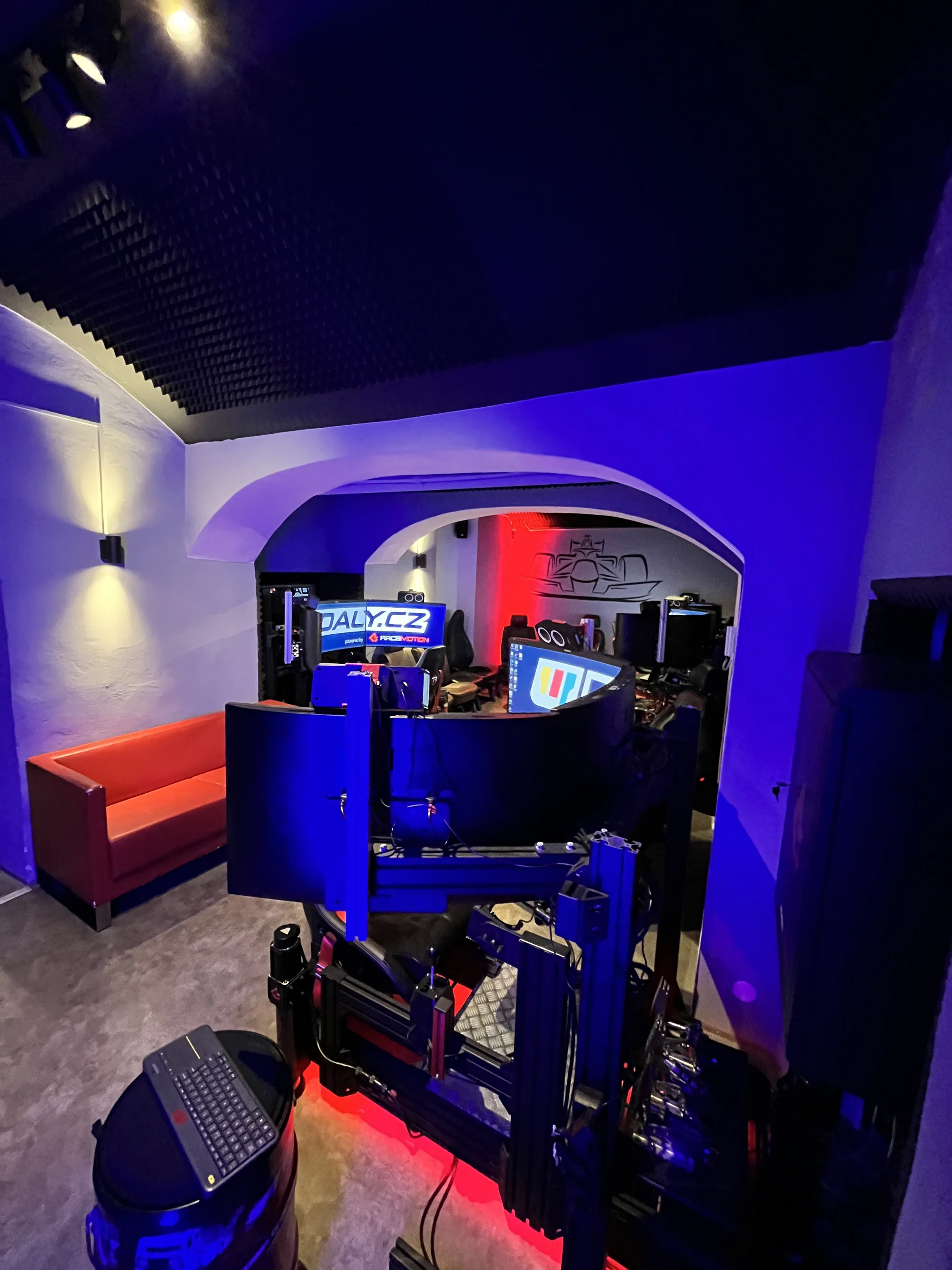 Poměřte své síly a rychlost: 60minutová jízda na závodních simulátorech, pro 1 až 6 osob