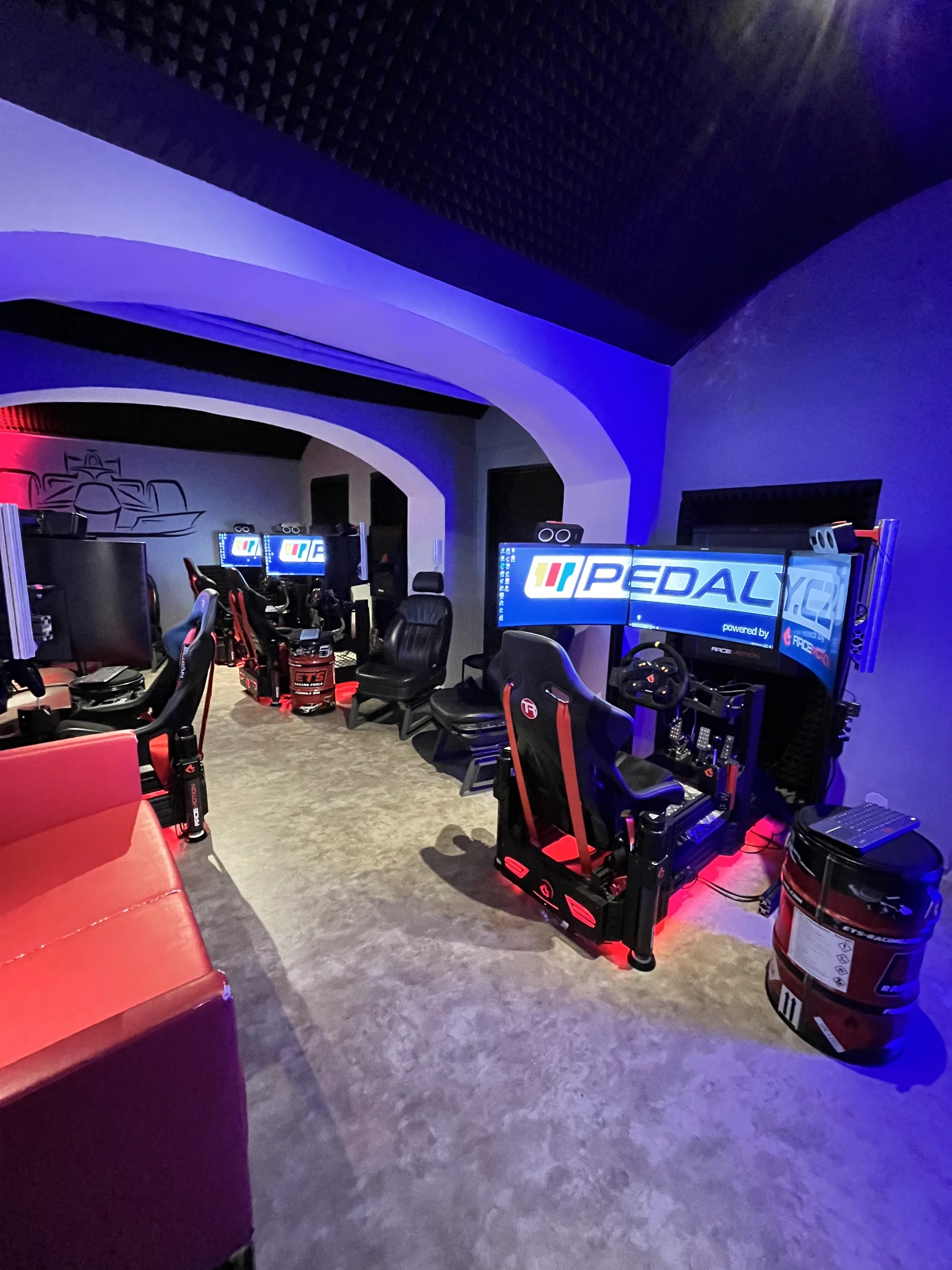 Poměřte své síly a rychlost: 60minutová jízda na závodních simulátorech, pro 1 až 6 osob