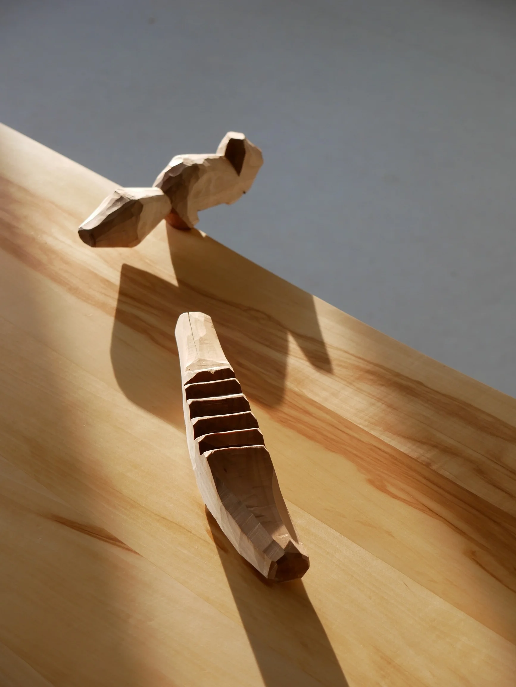 Individuální kurz řezbářství pro 2 osoby: výroba dětské hračky i čajového tácu