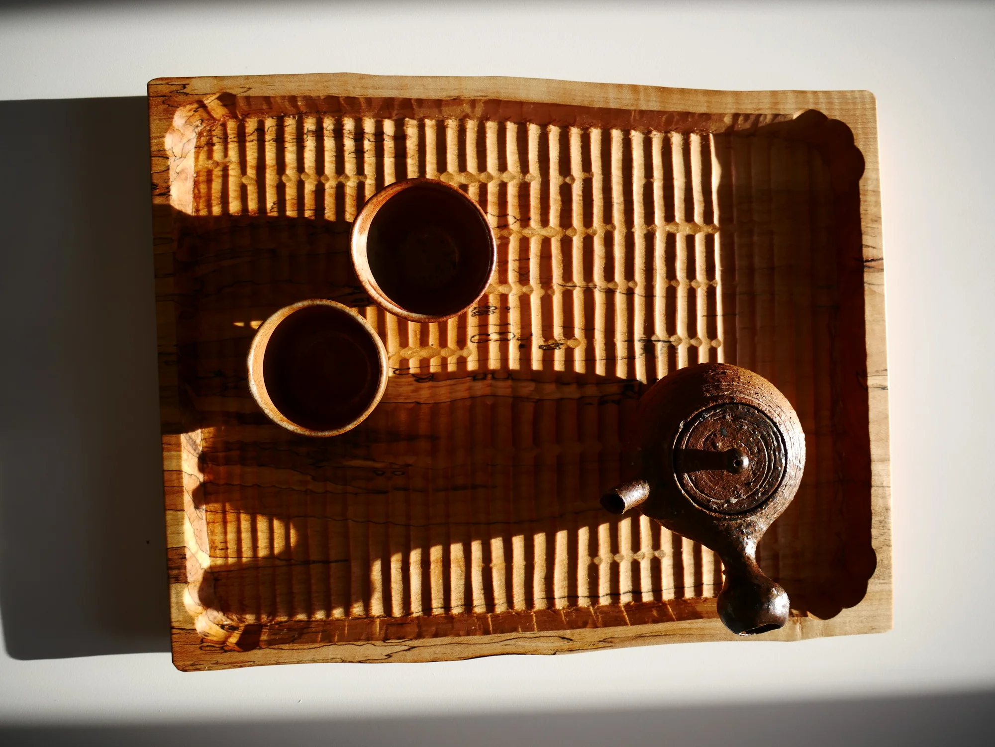 Individuální kurz řezbářství pro 2 osoby: výroba dětské hračky i čajového tácu