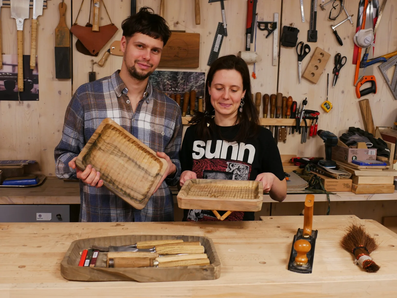 Individuální kurz řezbářství pro 2 osoby: výroba dětské hračky i čajového tácu