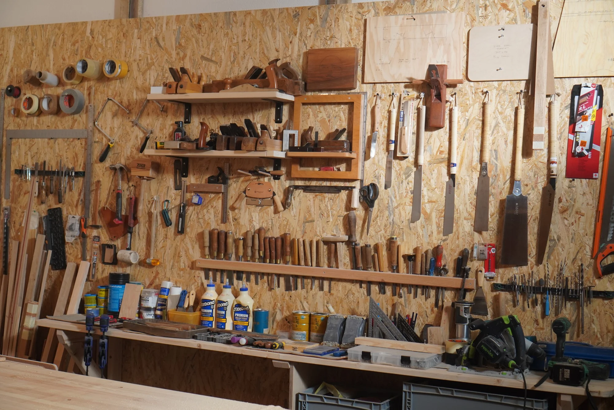 Individuální kurz řezbářství pro 2 osoby: výroba dětské hračky i čajového tácu