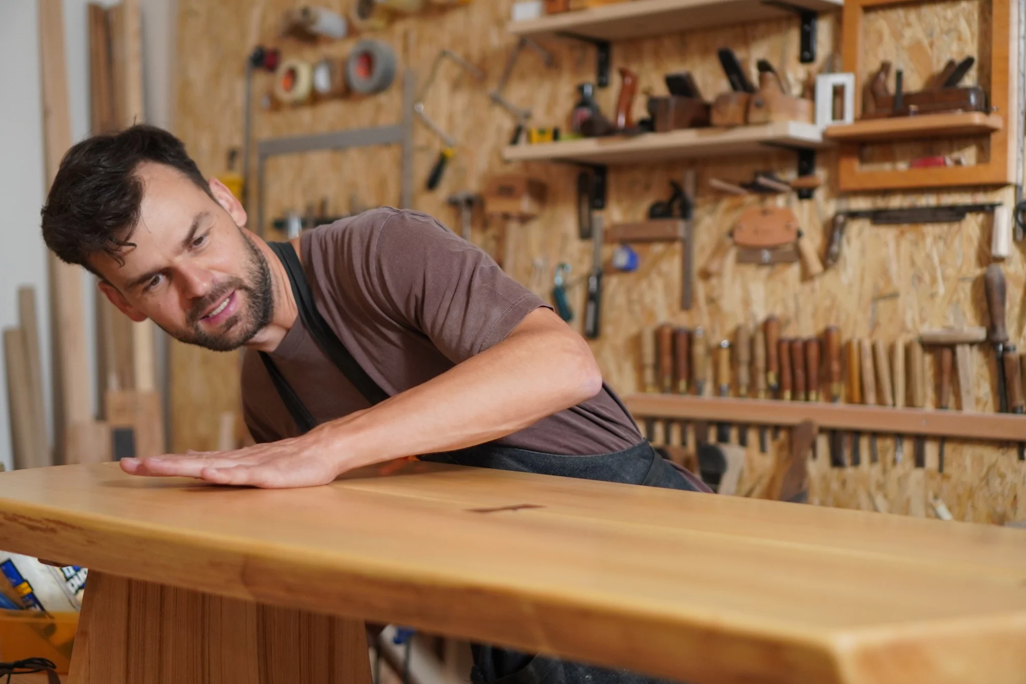 Individuální kurz řezbářství pro 2 osoby: výroba dětské hračky i čajového tácu