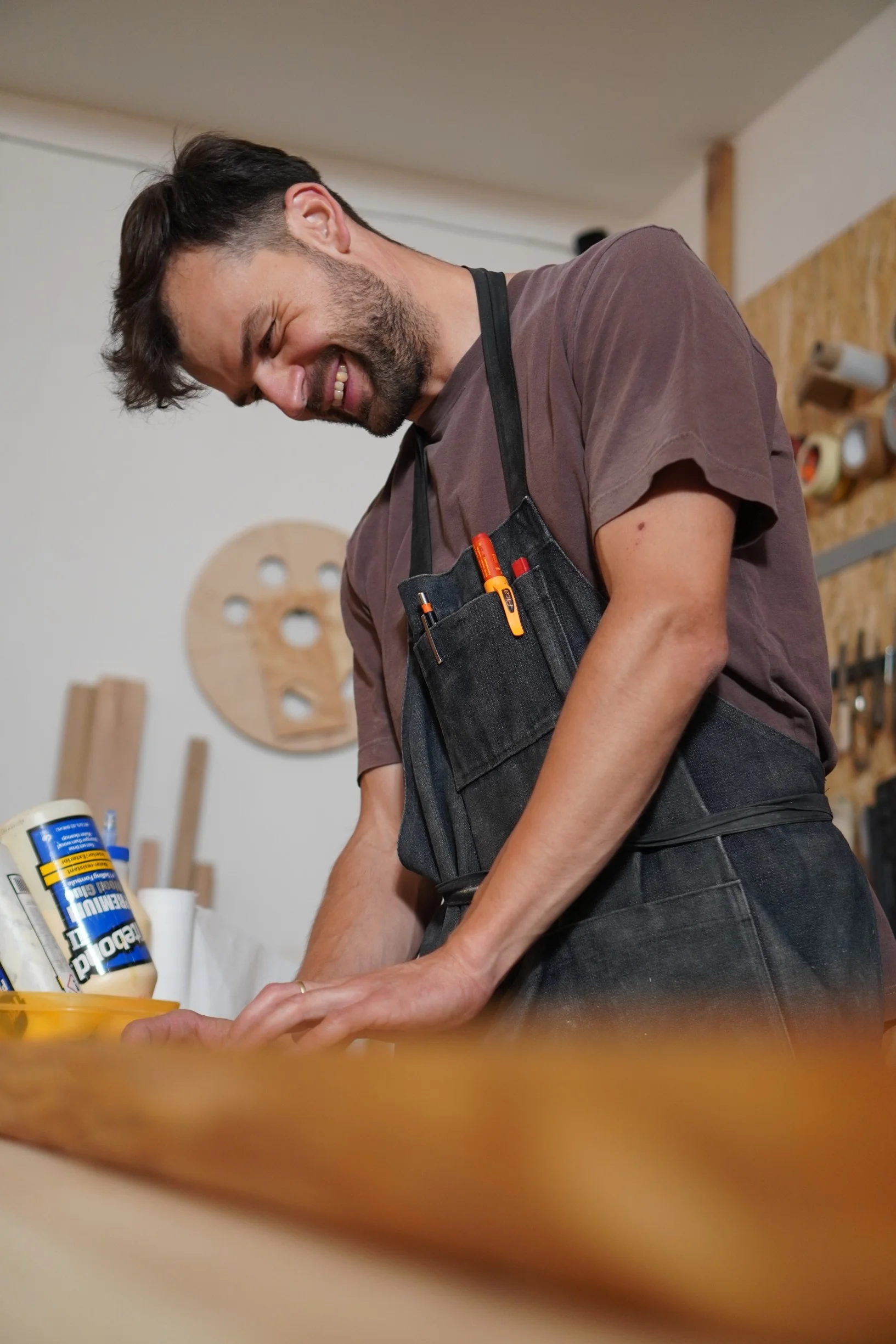 Individuální kurz řezbářství pro 2 osoby: výroba dětské hračky i čajového tácu