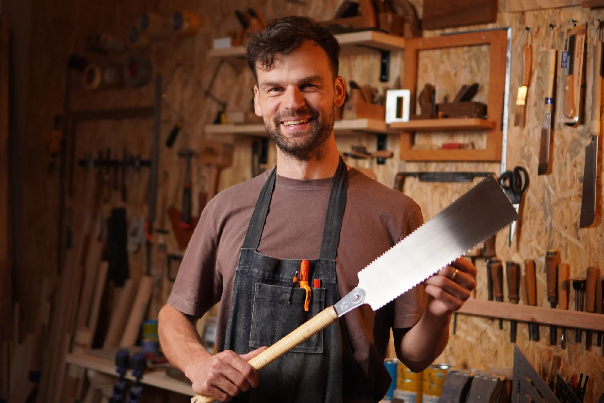 Individuální kurz řezbářství pro 2 osoby: výroba dětské hračky i čajového tácu