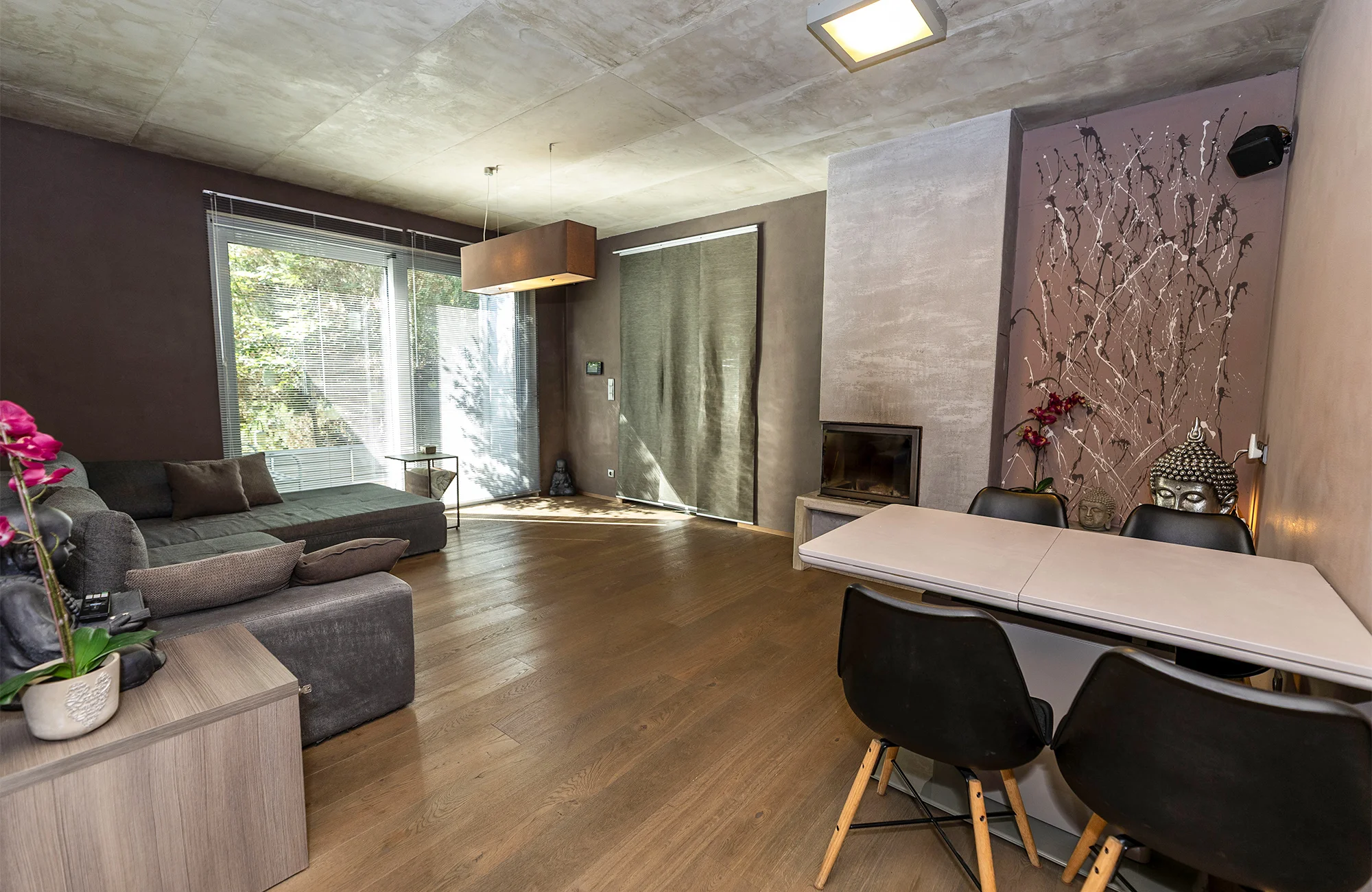 Moderní apartmán s vlastním wellness, bazénem a krbem ve Velkých Popovicích