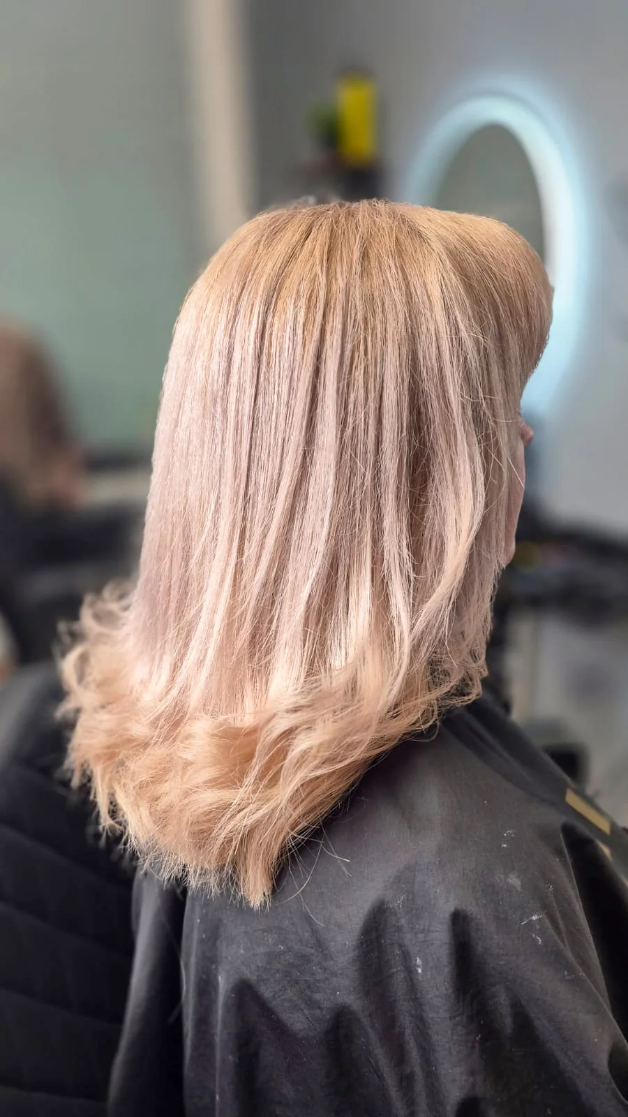 Dámský střih či kombinace s barvením: pro kratší i dlouhé vlasy, 40–120 minut