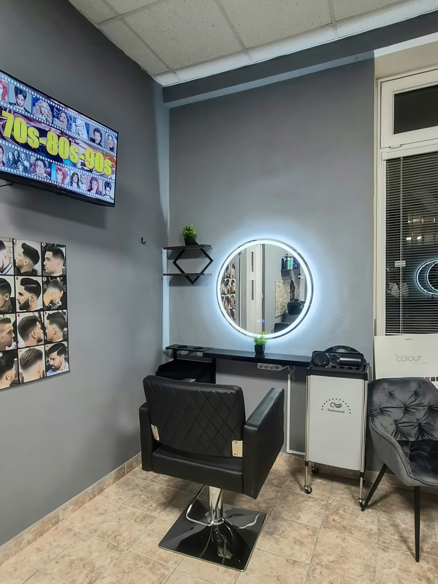 Dámský střih či kombinace s barvením: pro kratší i dlouhé vlasy, 40–120 minut