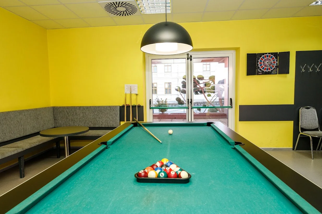 Otevřený voucher do wellness hotelu: privátní sauna, masážní křesla i bowling, 500–2000 Kč