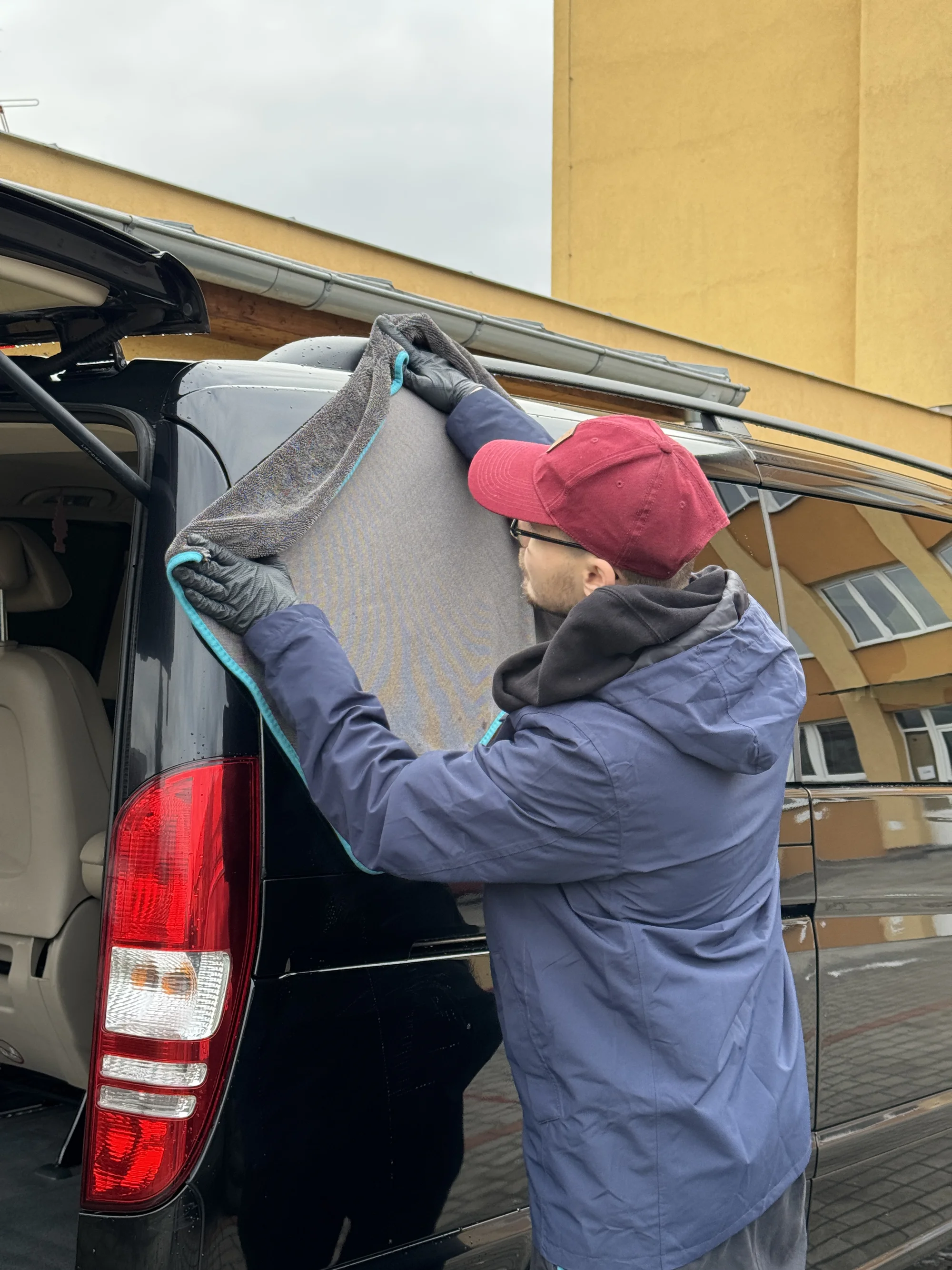 Čištění exteriéru a interiéru i vč. tepování: všechny velikosti aut