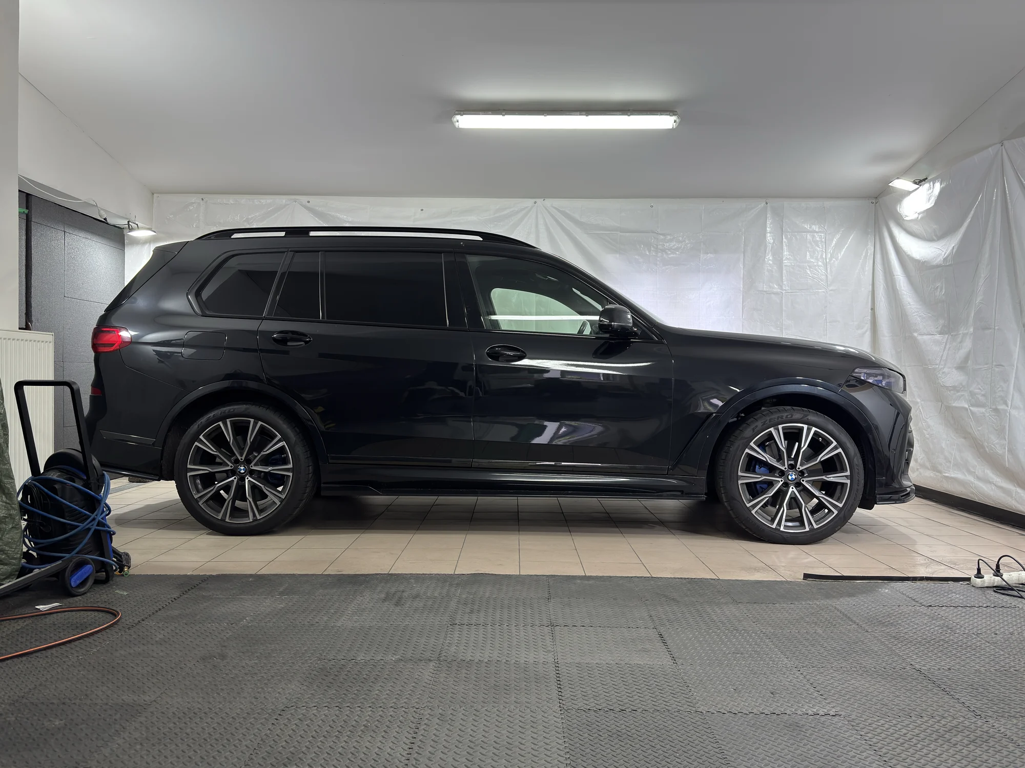 Čištění exteriéru a interiéru i vč. tepování: všechny velikosti aut