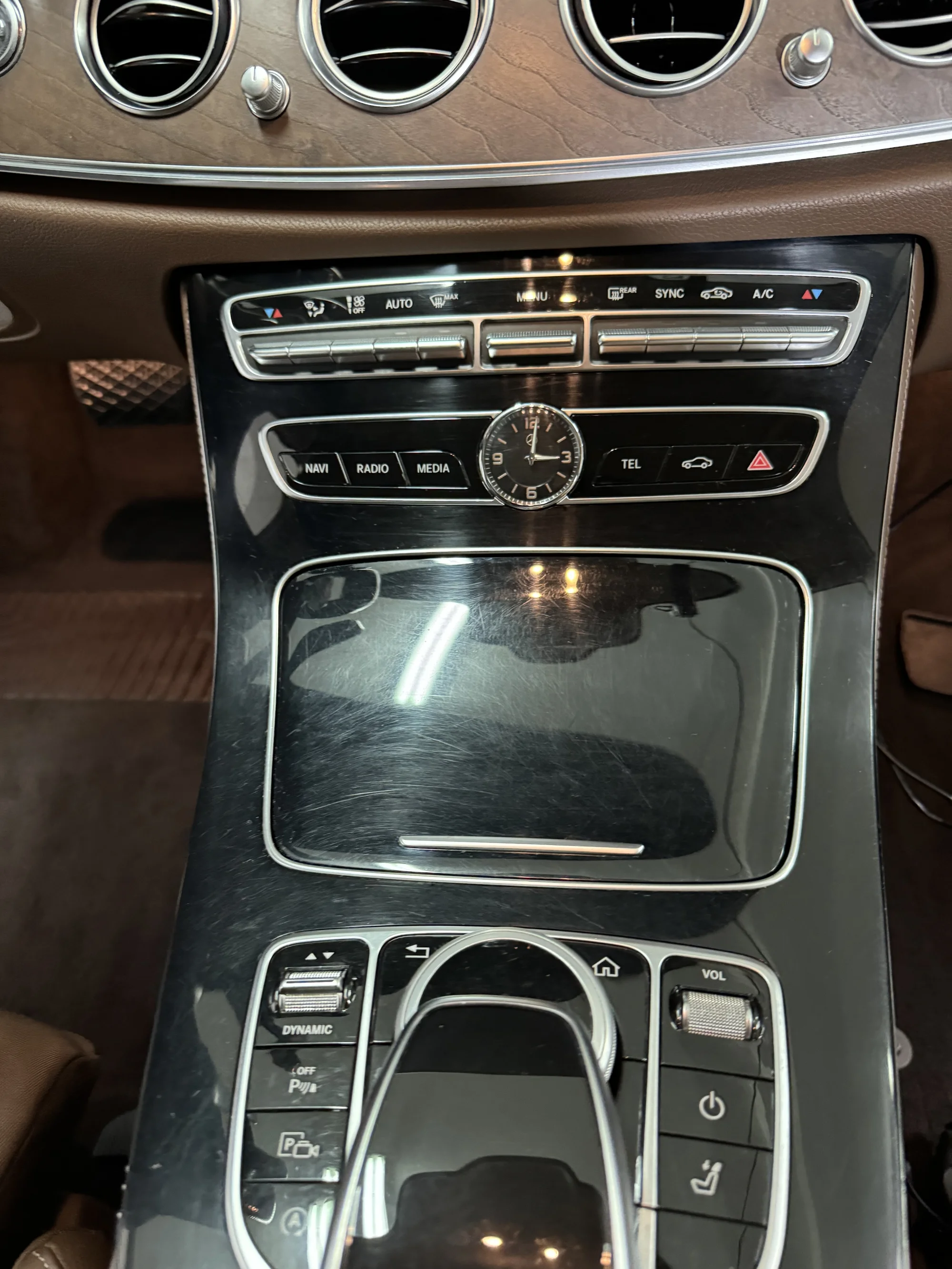 Čištění exteriéru a interiéru i vč. tepování: všechny velikosti aut