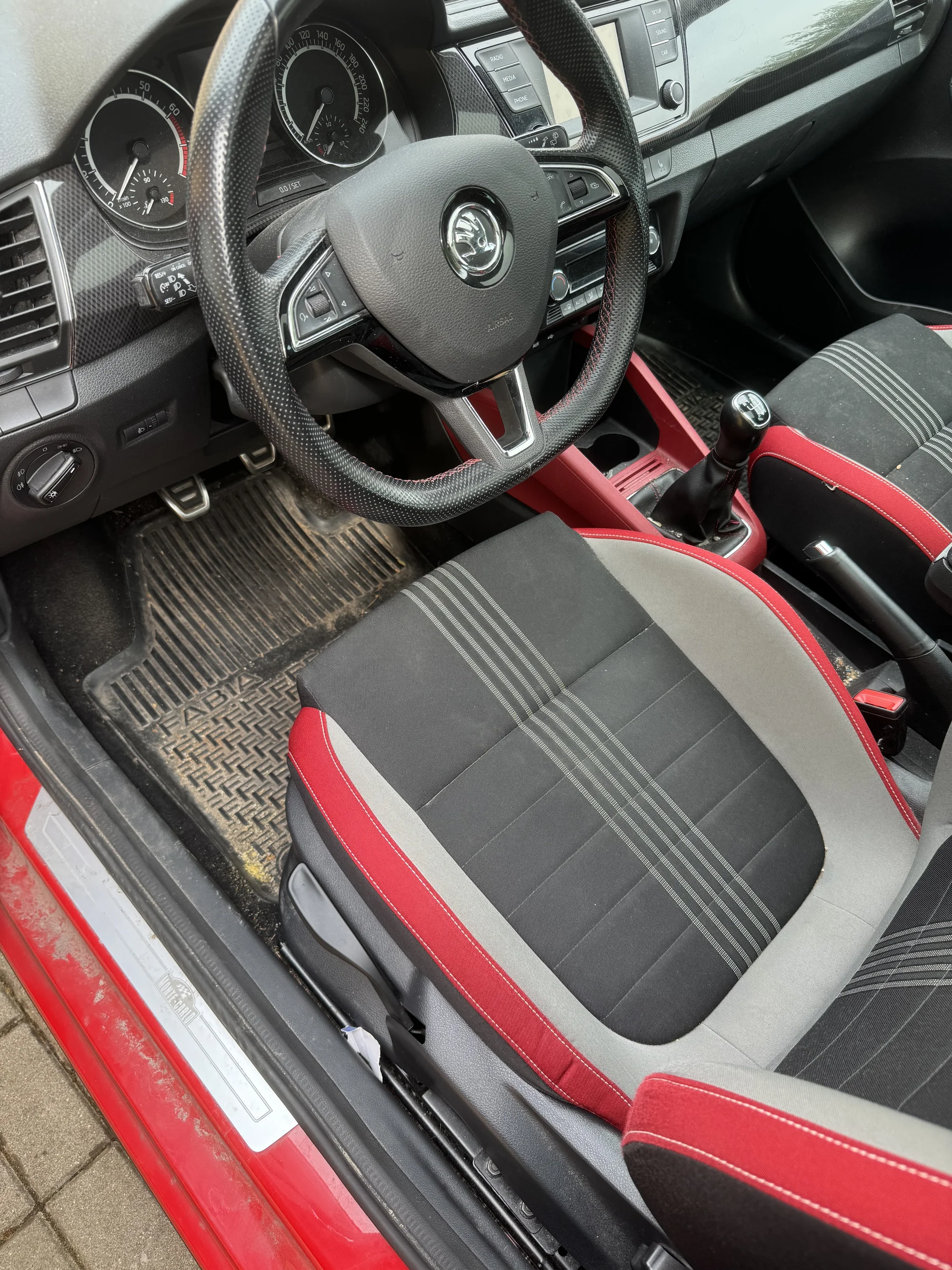 Čištění exteriéru a interiéru i vč. tepování: všechny velikosti aut