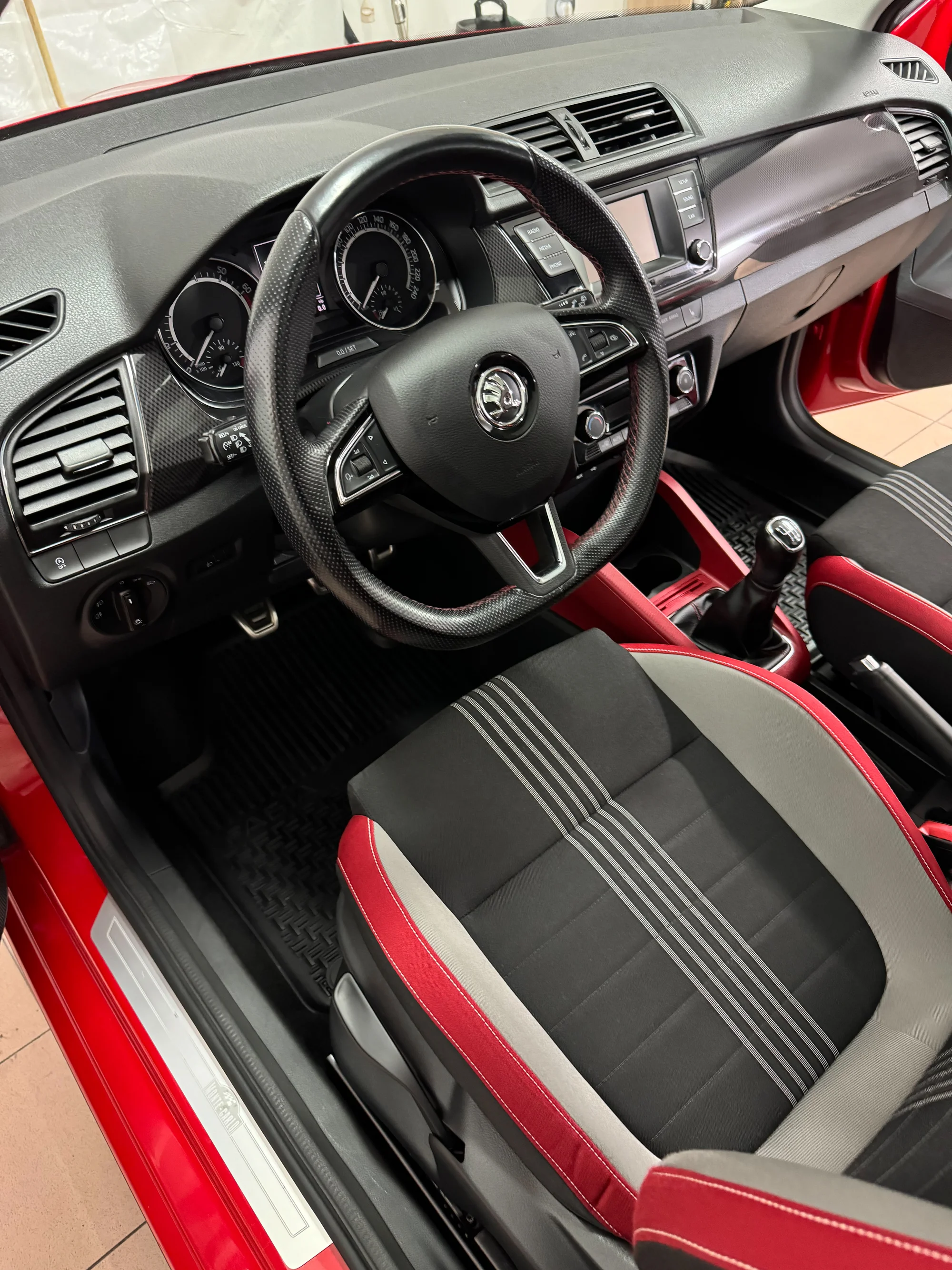 Čištění exteriéru a interiéru i vč. tepování: všechny velikosti aut