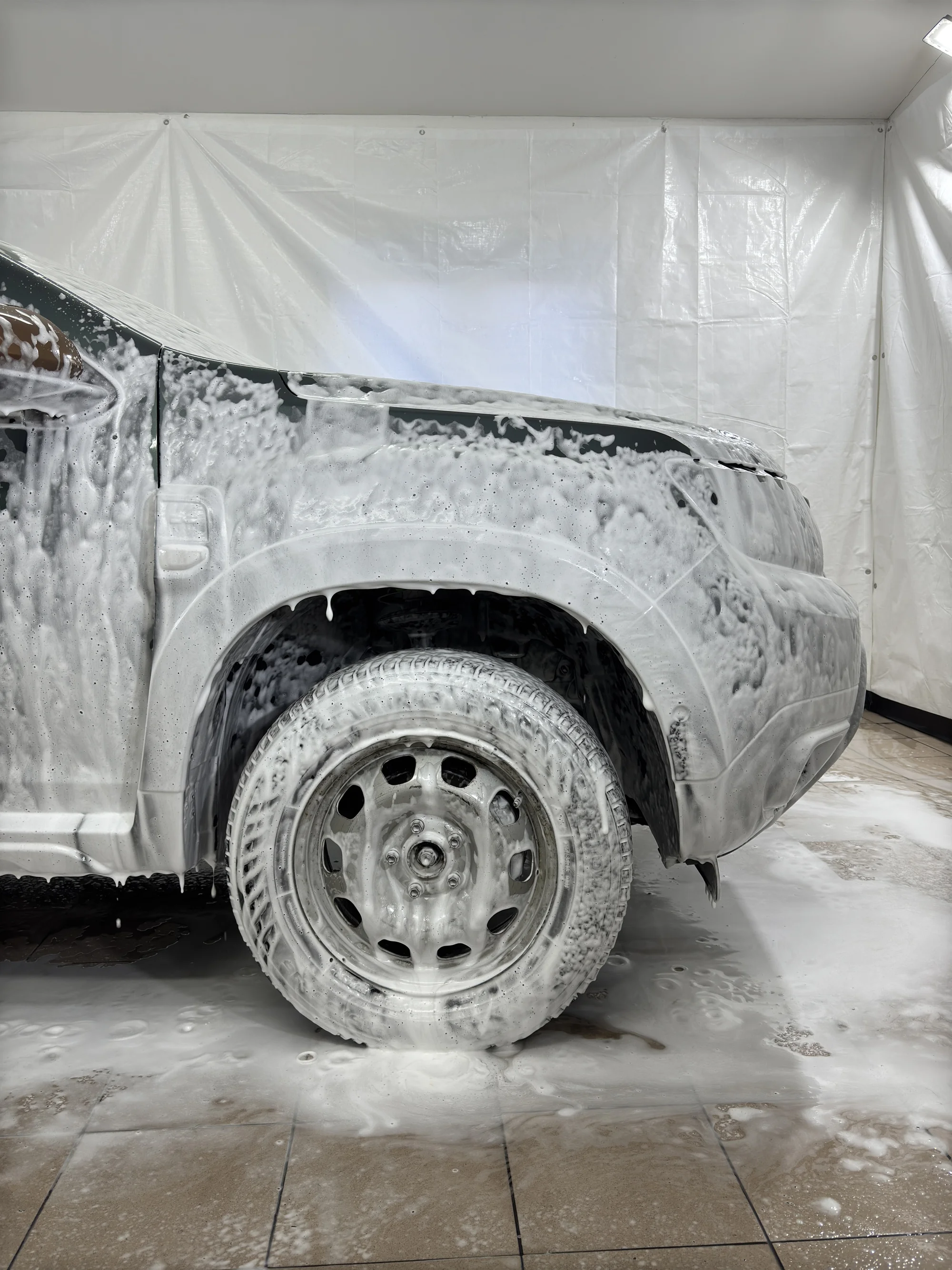 Čištění exteriéru a interiéru i vč. tepování: všechny velikosti aut