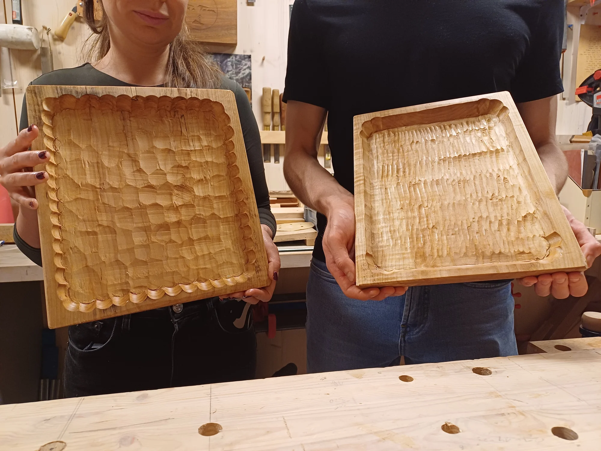 Individuální kurz řezbářství pro 2 osoby: výroba dětské hračky i čajového tácu