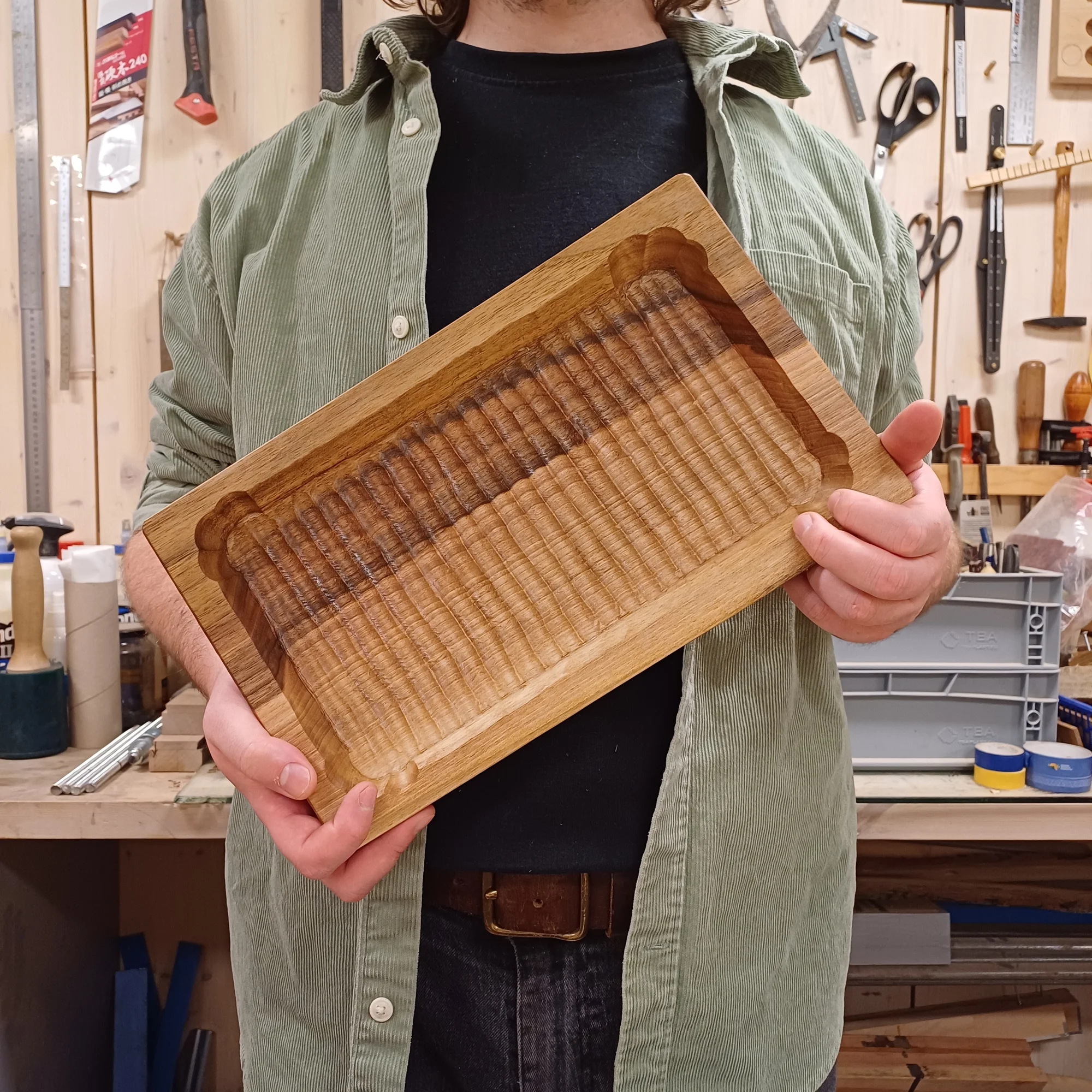 Individuální kurz řezbářství pro 2 osoby: výroba dětské hračky i čajového tácu