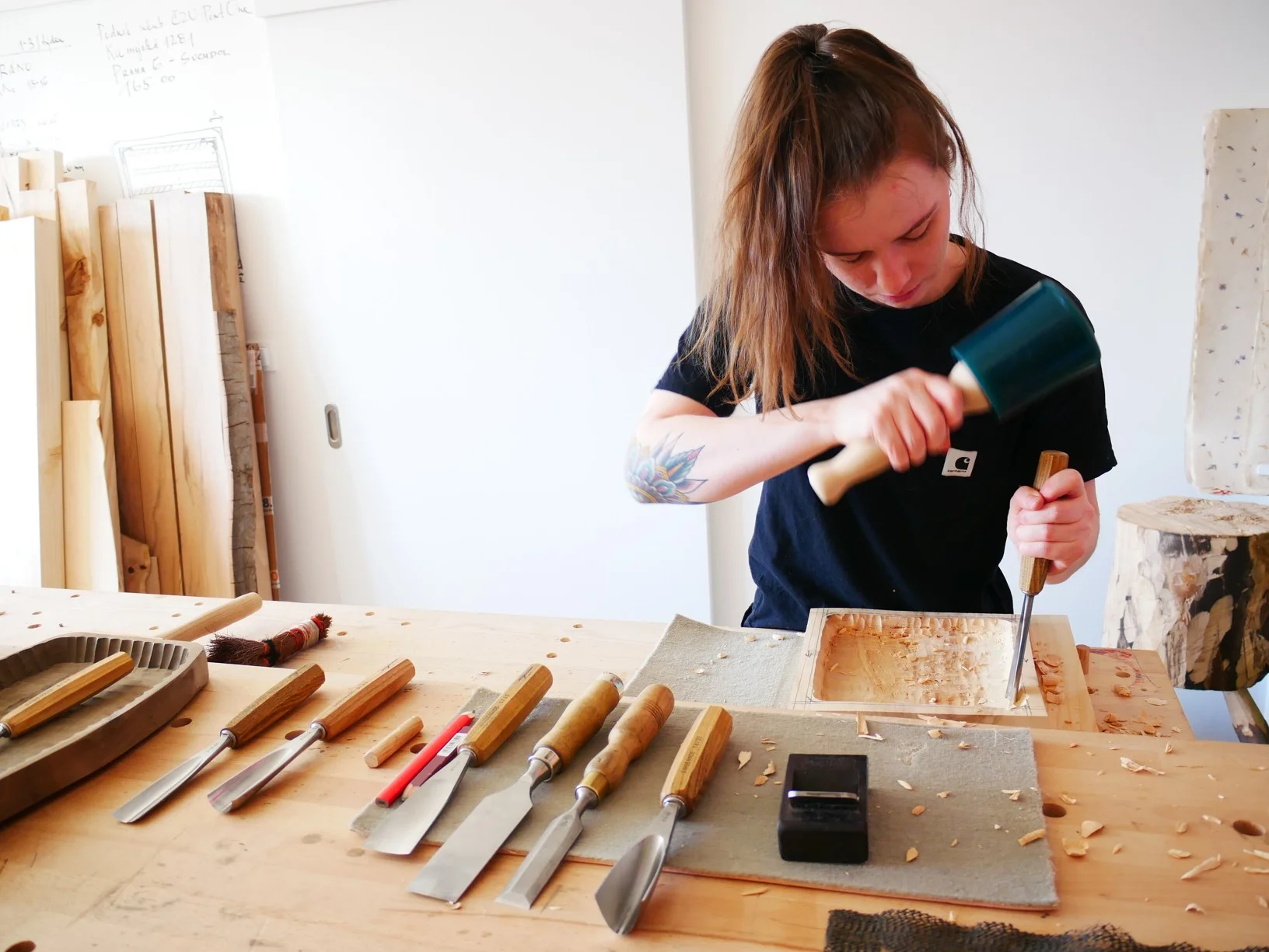 Individuální kurz řezbářství pro 2 osoby: výroba dětské hračky i čajového tácu