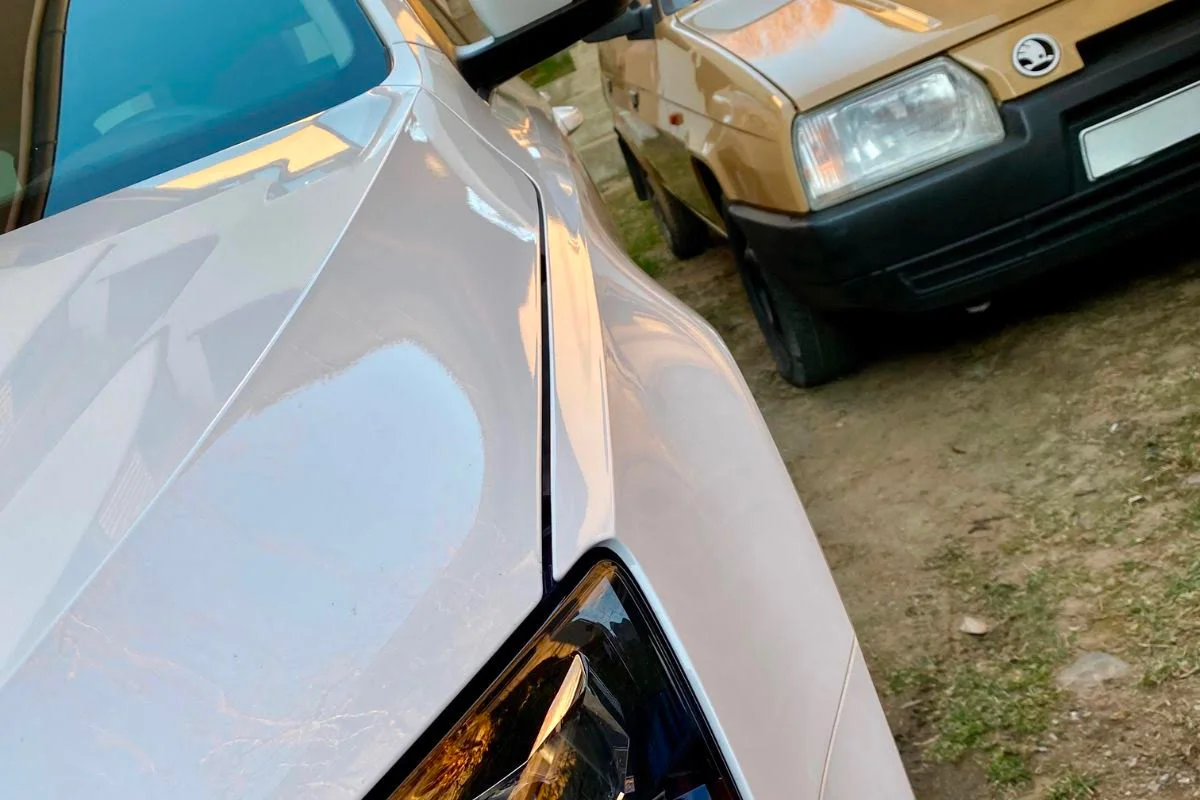 Kurzy pro řidiče: parkování, jízda s přívěsem či autem z roku 1990 i pravostranné řízení